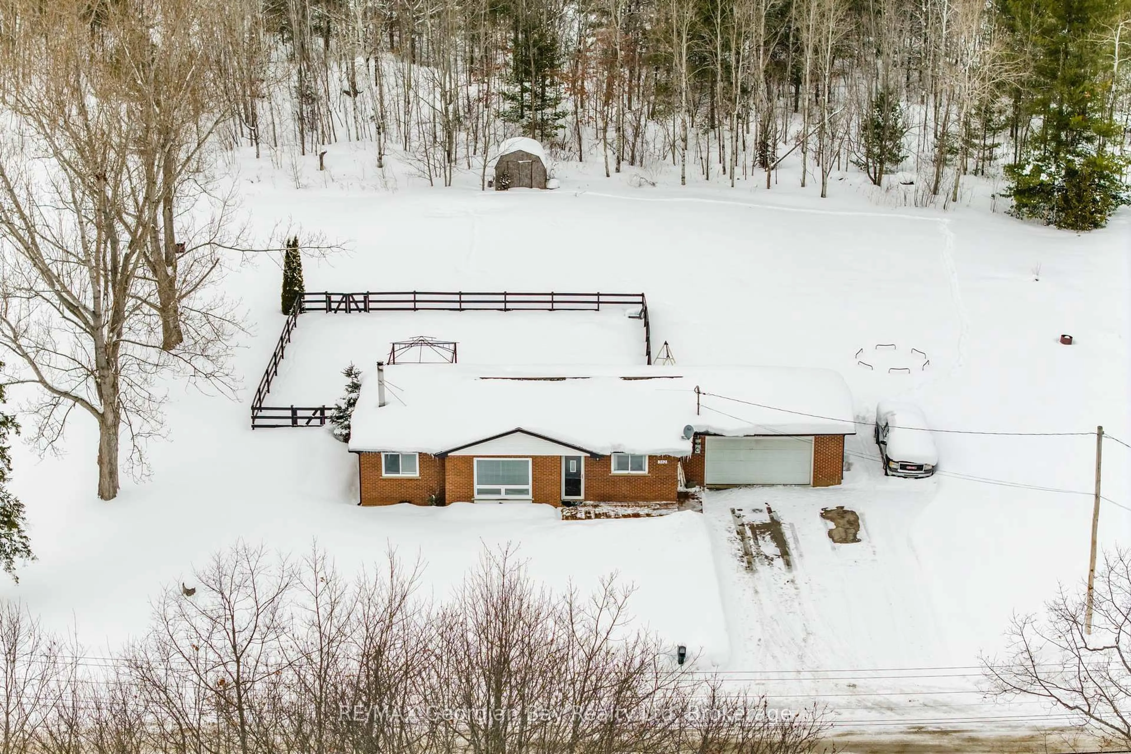 A pic from outside/outdoor area/front of a property/back of a property/a pic from drone, unknown for 382 Rope Blvd, Tay Ontario L0K 2C0