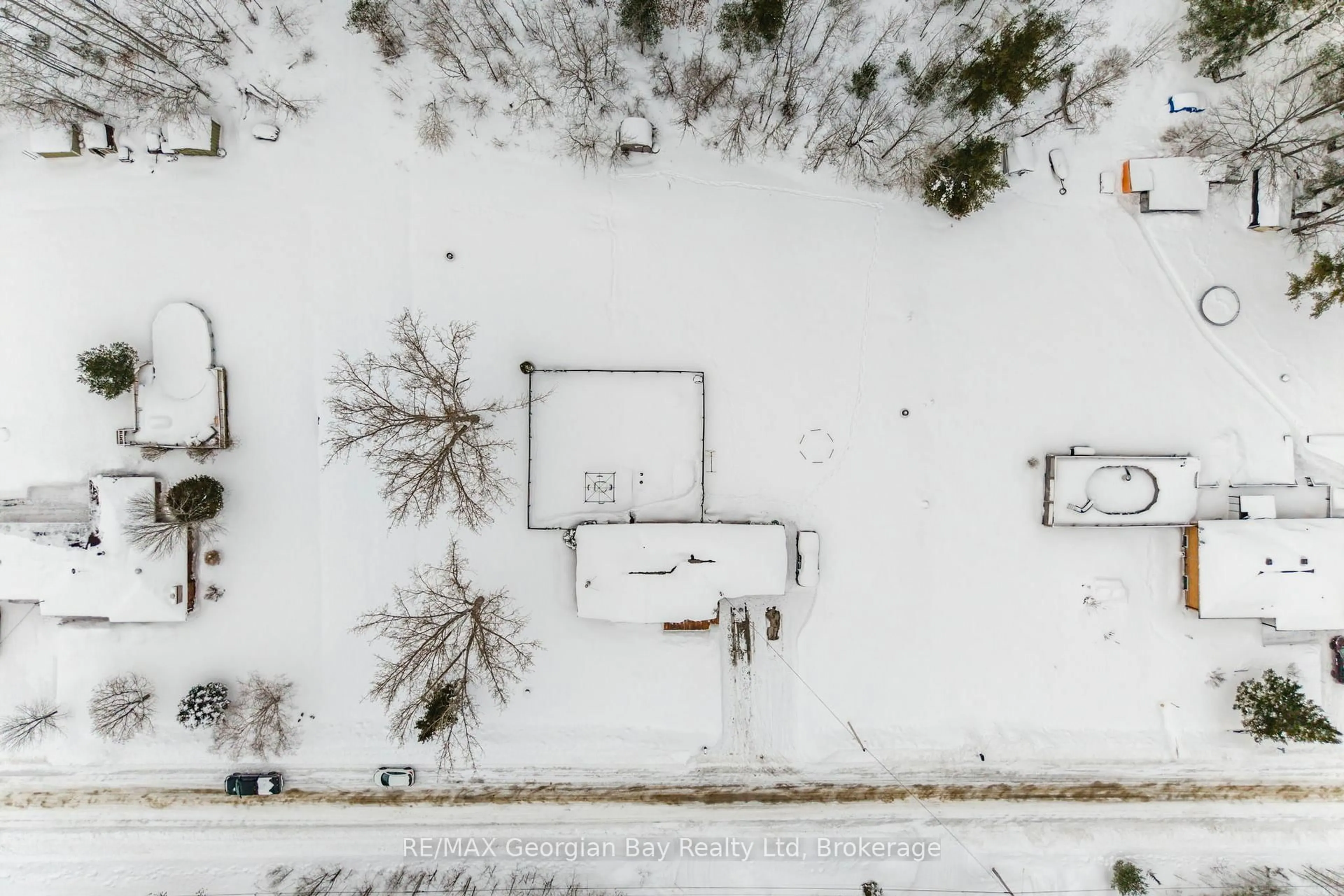 A pic from outside/outdoor area/front of a property/back of a property/a pic from drone, street for 382 Rope Blvd, Tay Ontario L0K 2C0