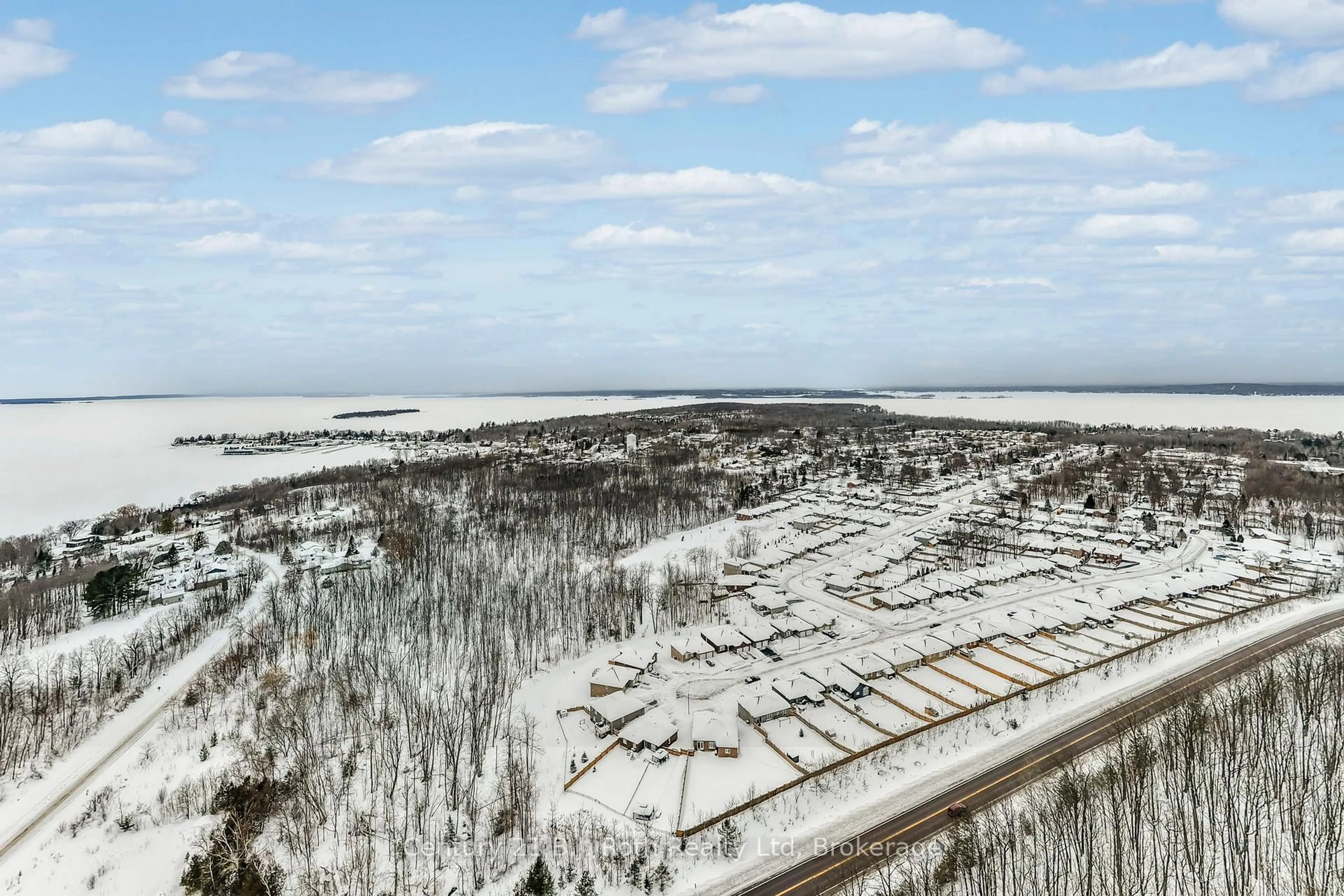 A pic from outside/outdoor area/front of a property/back of a property/a pic from drone, unknown for 53 Hunter Ave, Tay Ontario L0K 2A0