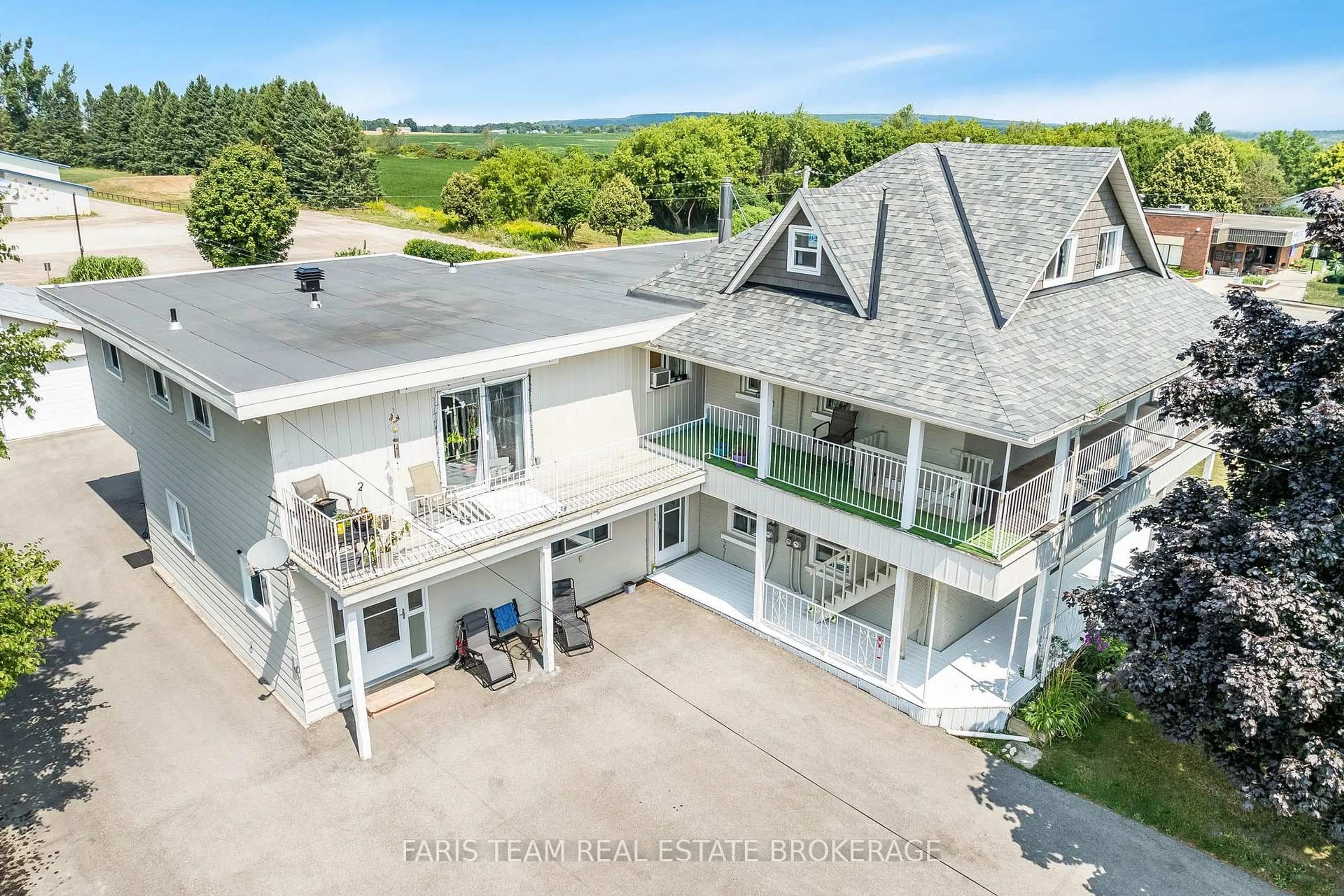 A pic from outside/outdoor area/front of a property/back of a property/a pic from drone, mountain view for 346 Lafontaine Rd, Tiny Ontario L9M 0H1