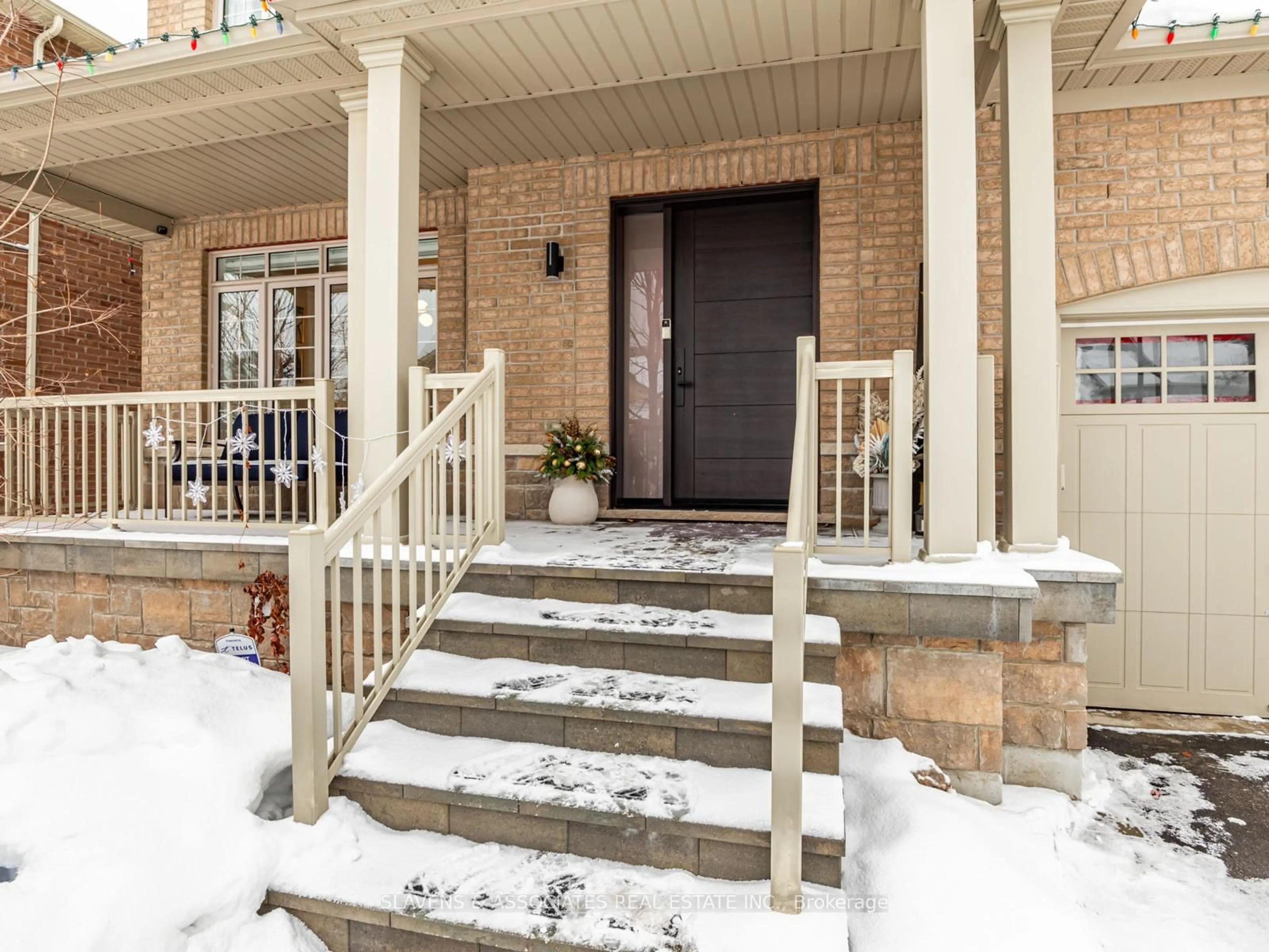 Indoor entryway for 26 Marks Rd, Springwater Ontario L9X 0S5