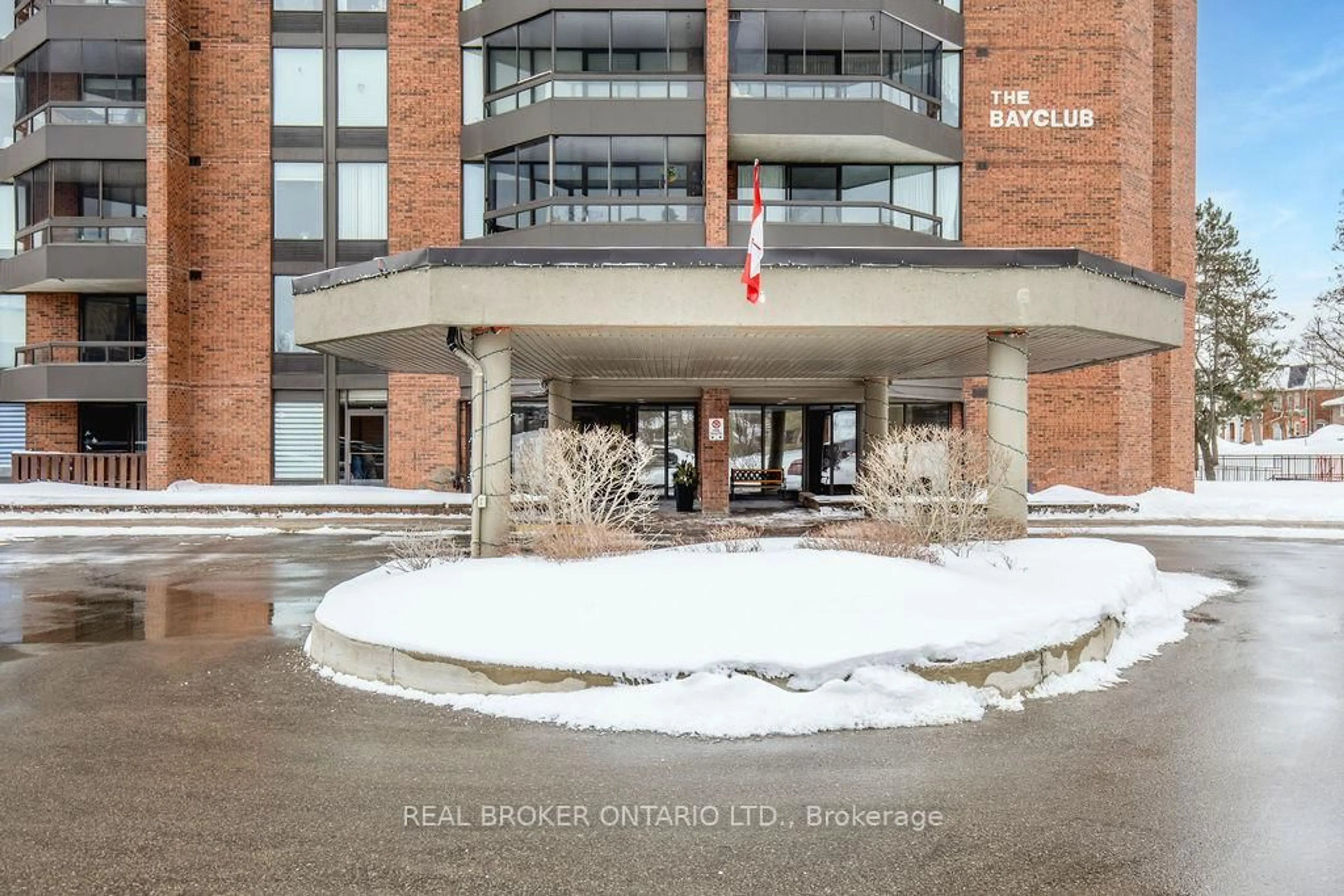 Indoor foyer for 181 Collier St #208, Barrie Ontario L4M 5L6