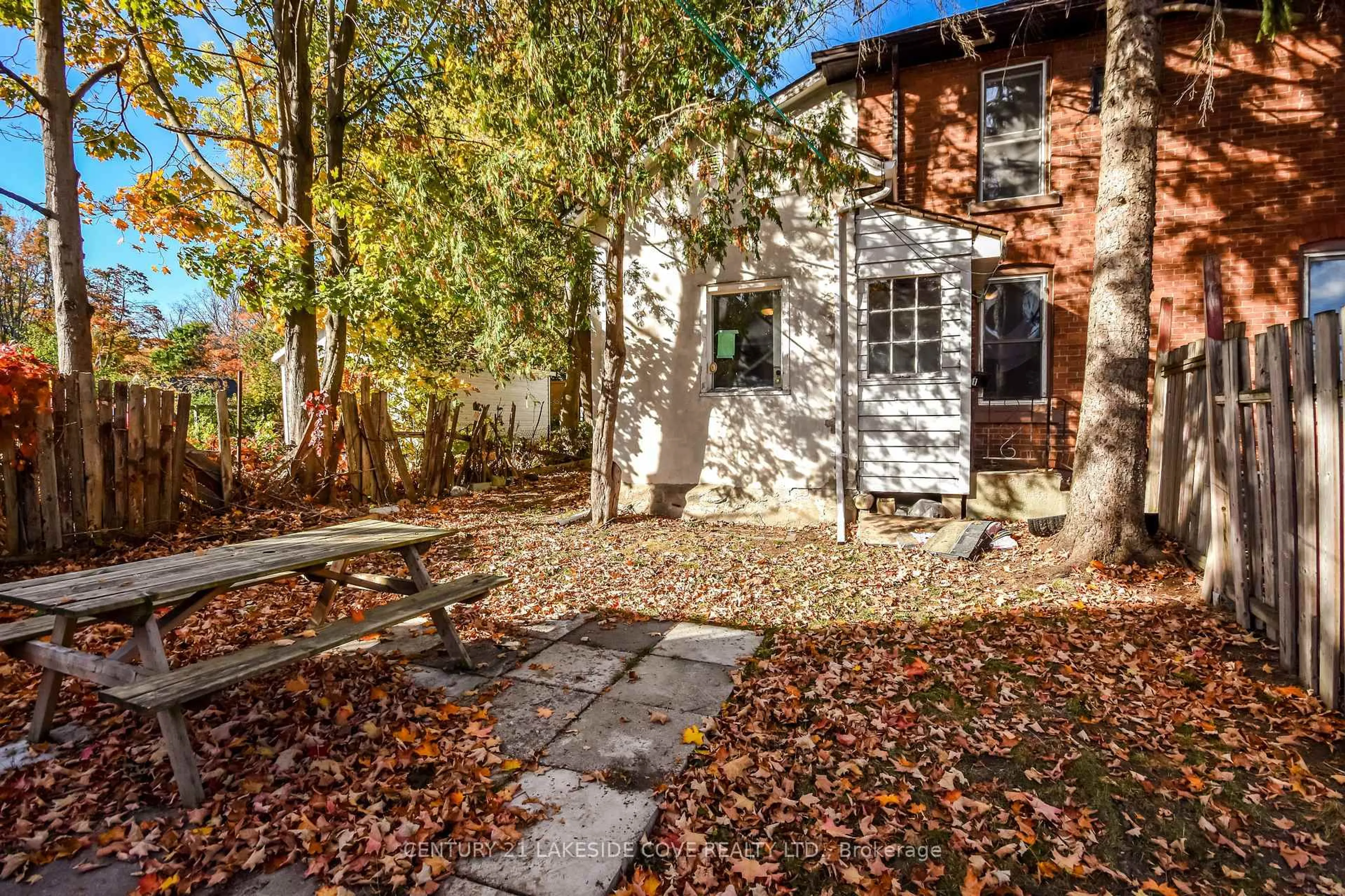 Patio, street for 41 Albert St, Orillia Ontario L3V 5K3