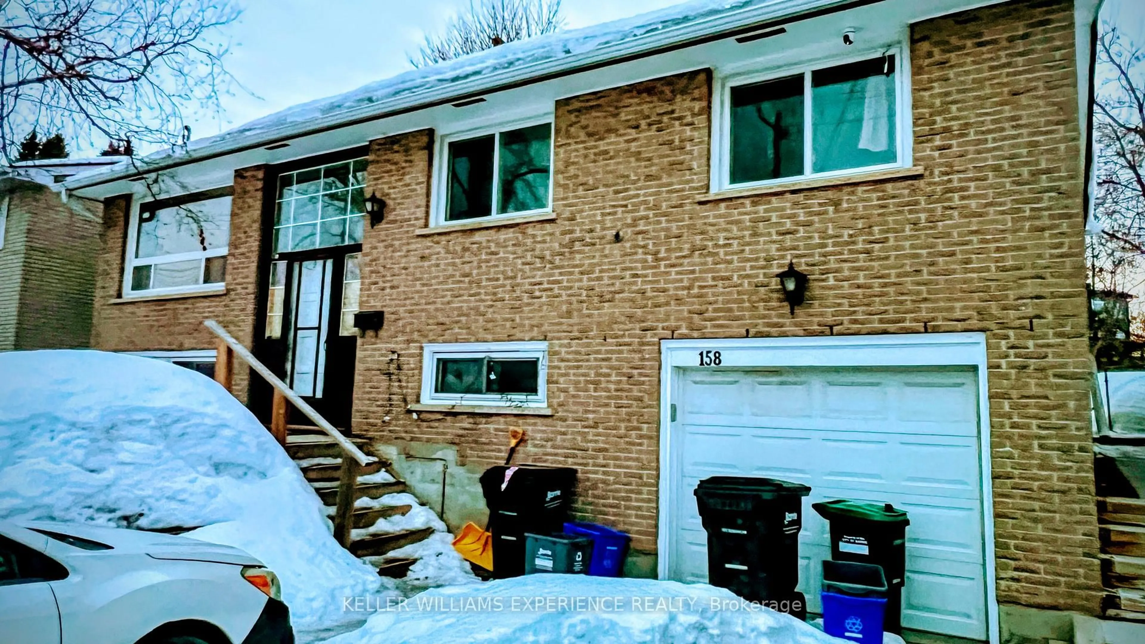 Home with brick exterior material, street for 158 CUNDLES Rd, Barrie Ontario L4M 2Z9