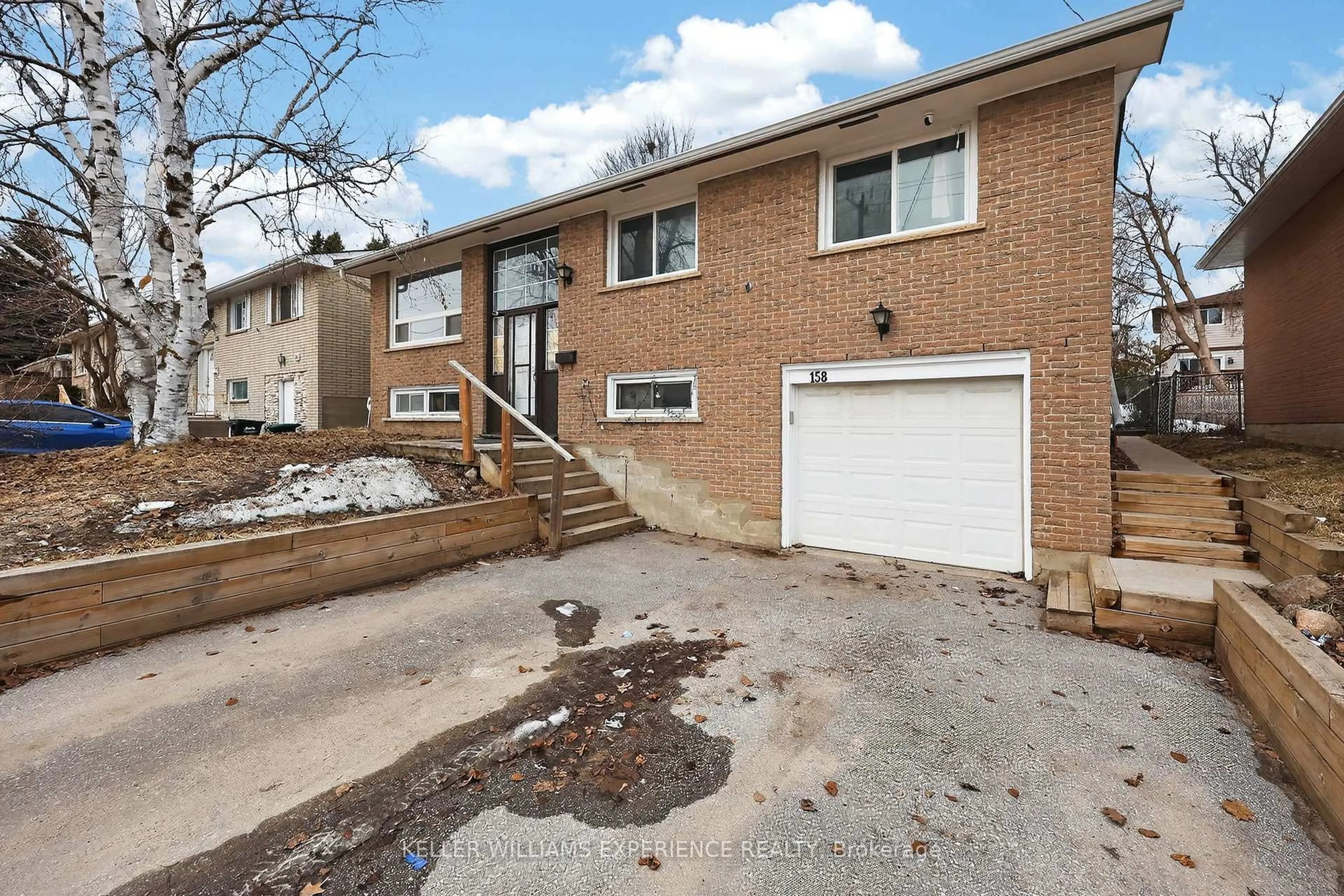 Home with brick exterior material, street for 158 CUNDLES Rd, Barrie Ontario L4M 2Z9
