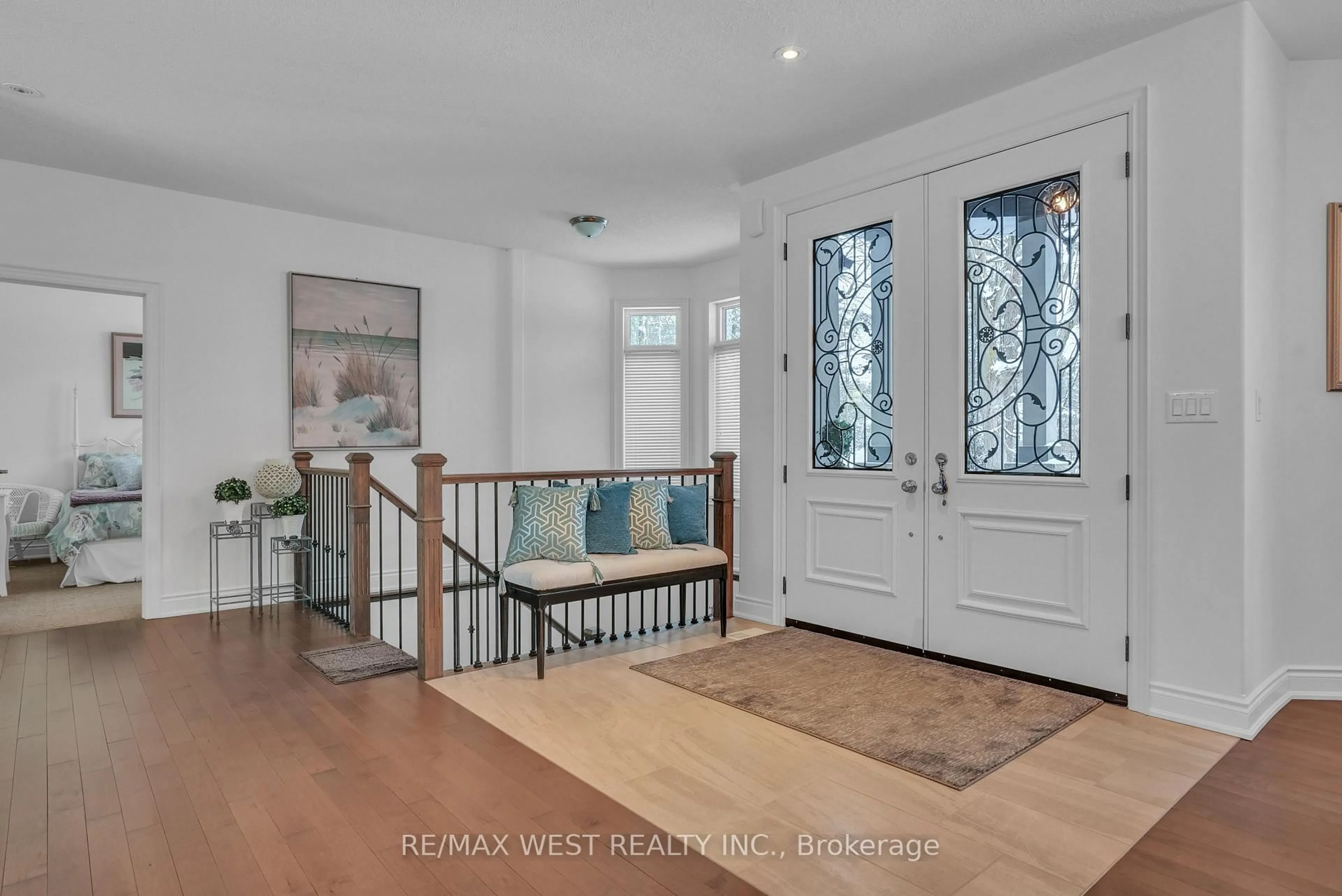 Indoor entryway for 2 Sycamore Circ, Springwater Ontario L0L 2K0