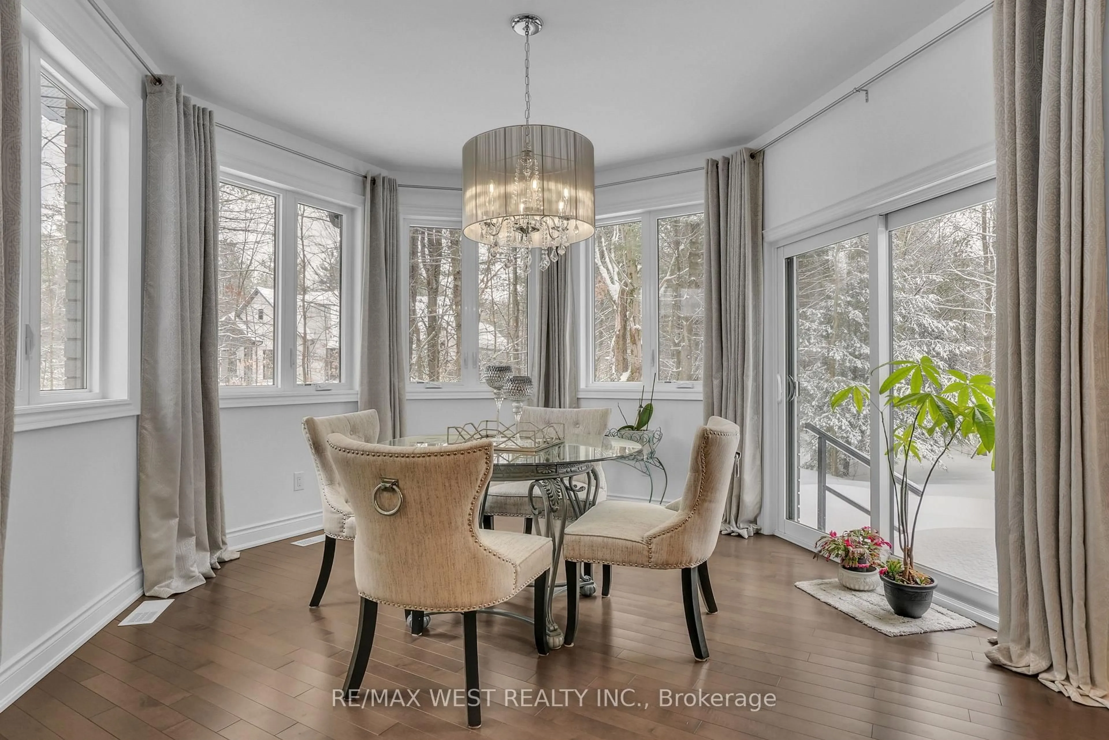 Dining room, wood/laminate floor for 2 Sycamore Circ, Springwater Ontario L0L 2K0