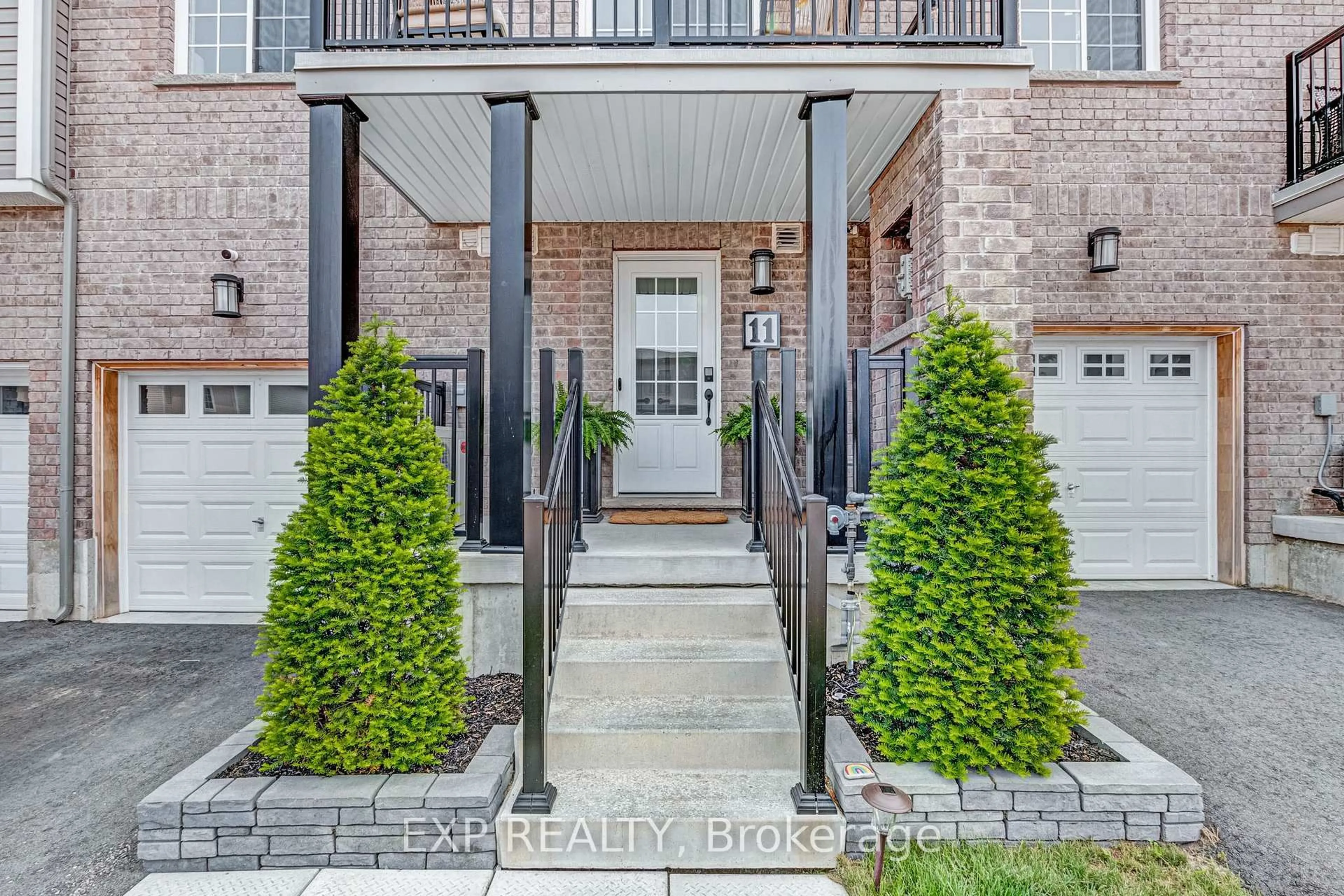 Indoor entryway for 11 Kodiak Terr, Barrie Ontario L9J 0J4