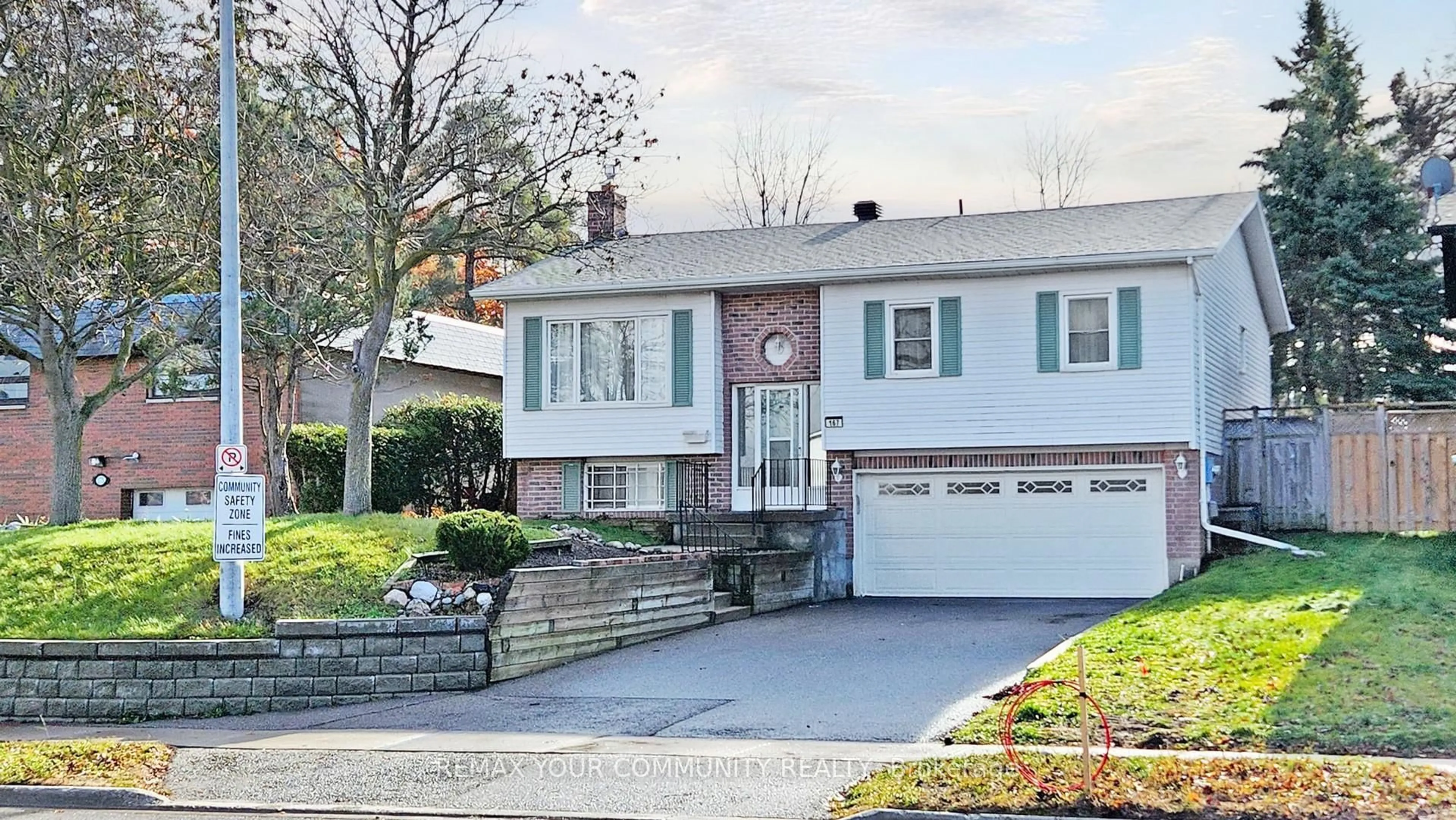 Home with vinyl exterior material, street for 167 Little Ave, Barrie Ontario L4N 6L7