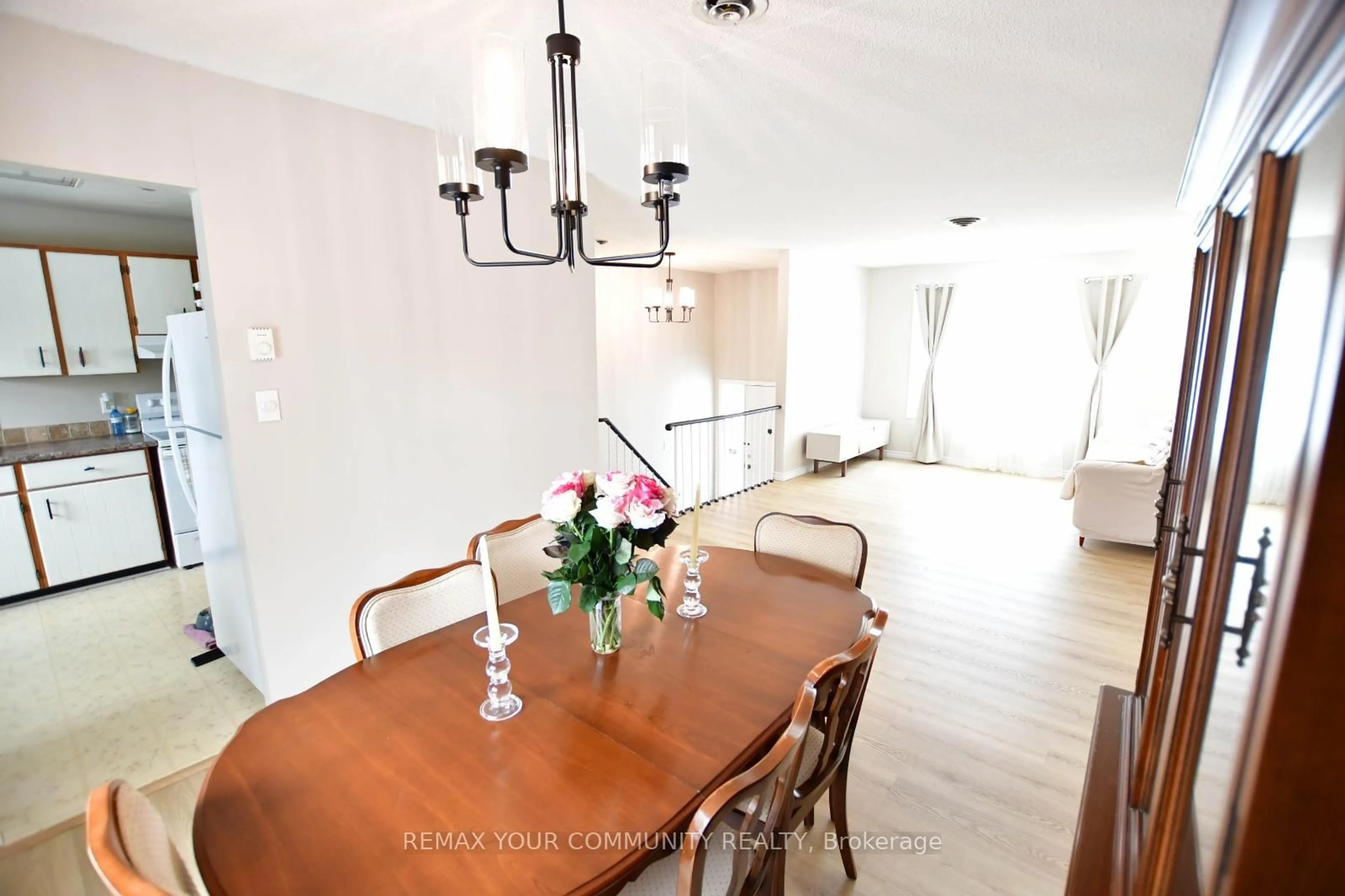 Dining room, wood/laminate floor for 167 Little Ave, Barrie Ontario L4N 6L7