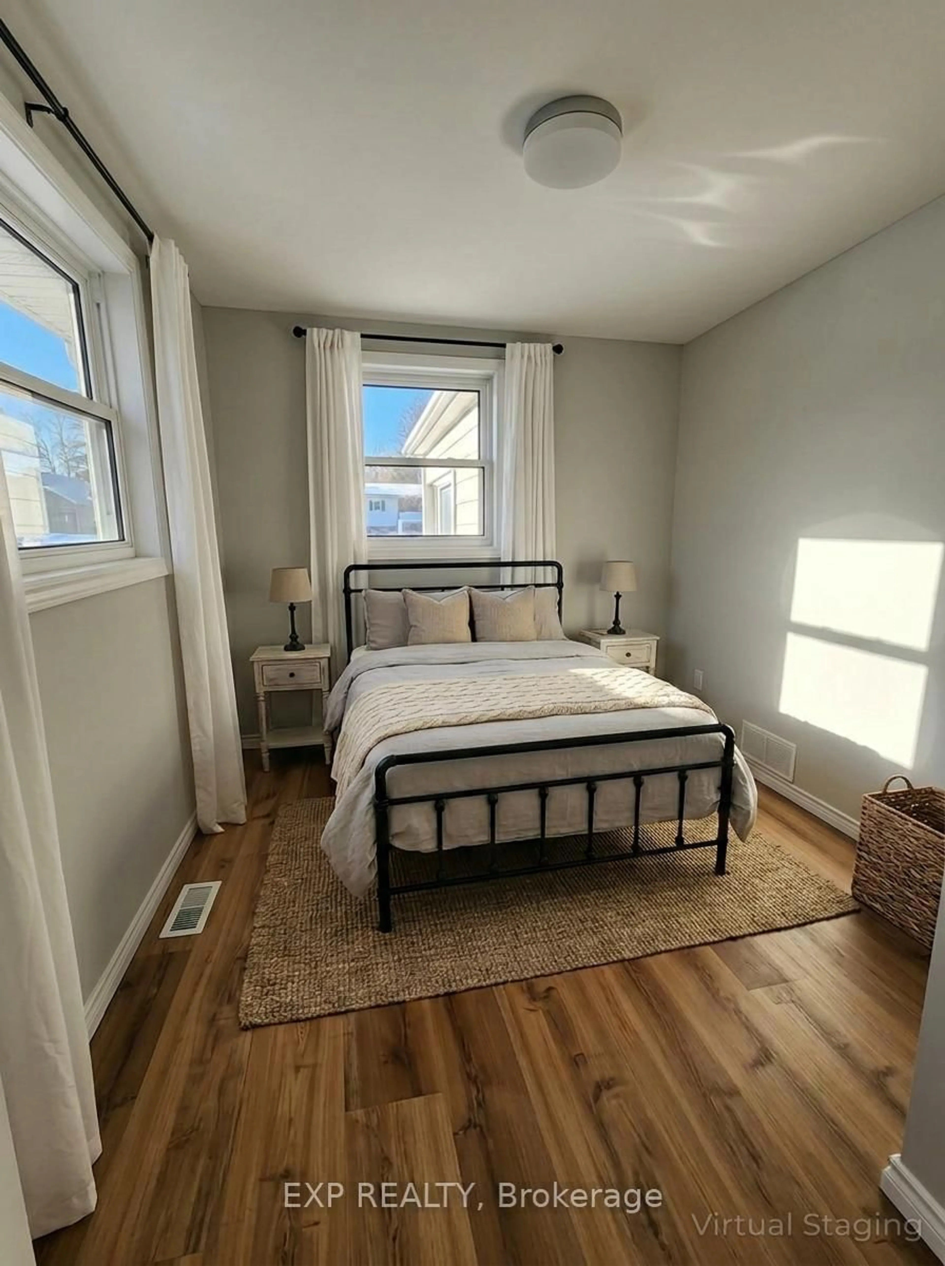 Bedroom with bed, unknown for 71 Lakeshore Rd, Oro-Medonte Ontario L0L 2E0