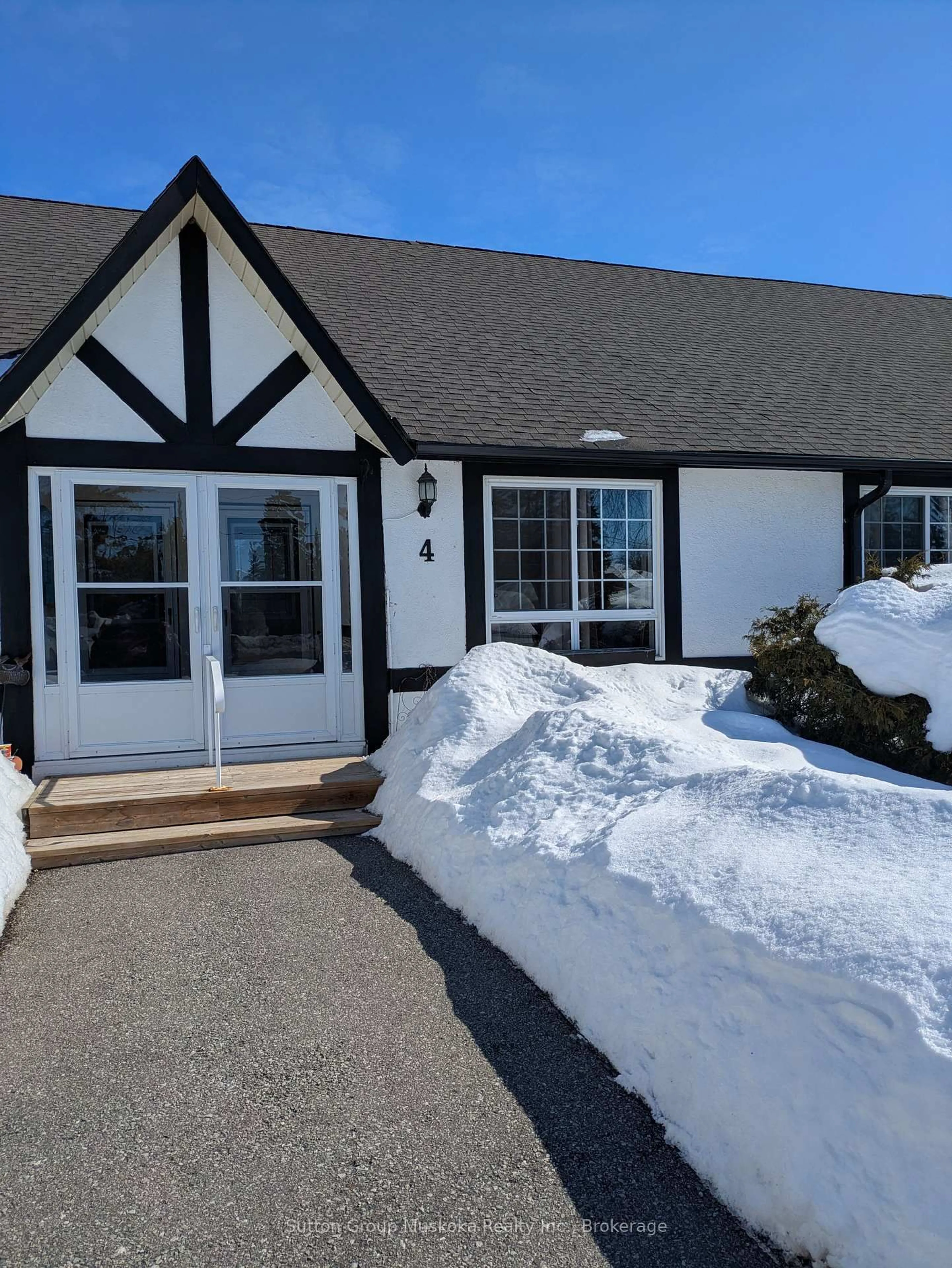 Home with vinyl exterior material, street for 81 Laguna Pkwy #4, Ramara Ontario L0K 1B0