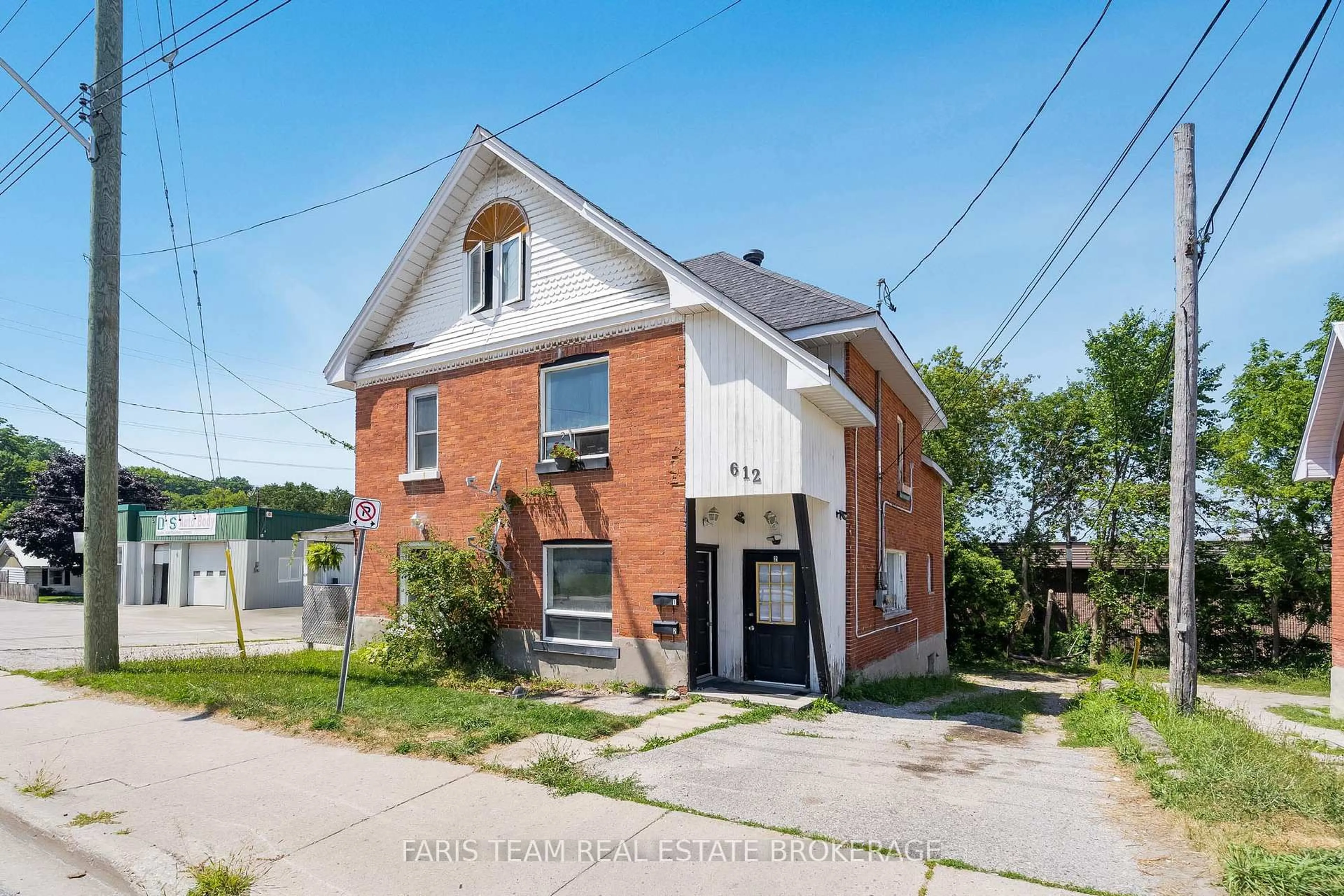 Home with brick exterior material, street for 612 Bay St, Midland Ontario L4R 1L6