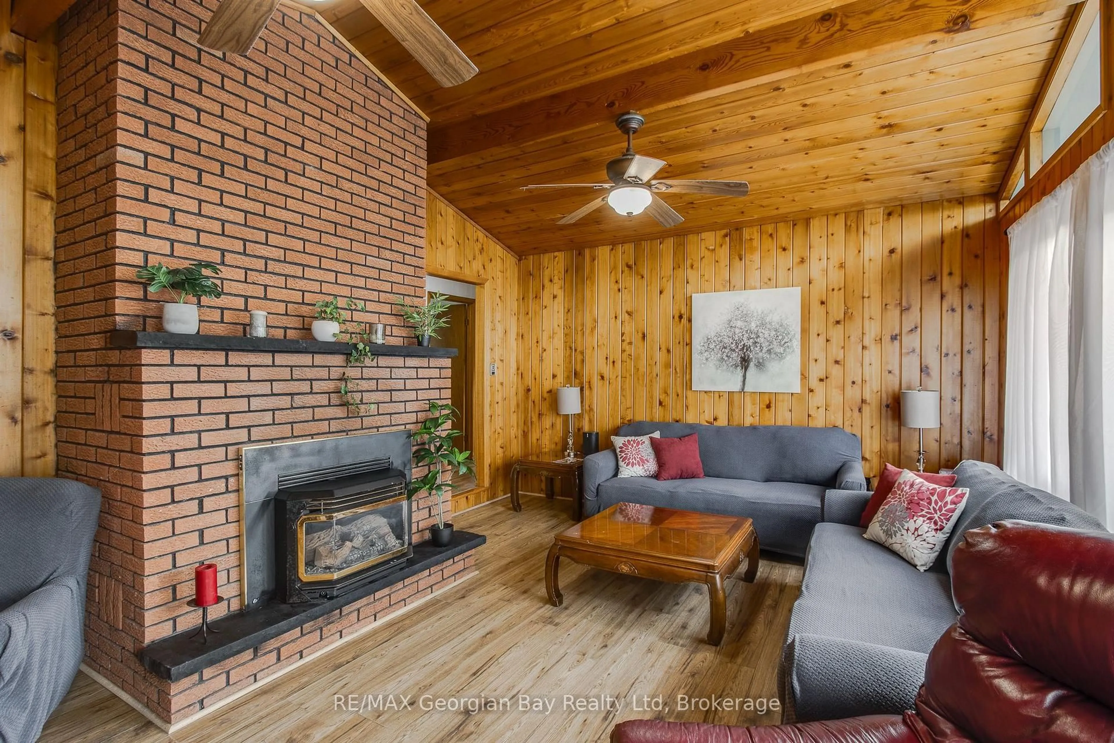 Living room with furniture, wood/laminate floor for 69 Albert Ave, Tiny Ontario L0L 2J0