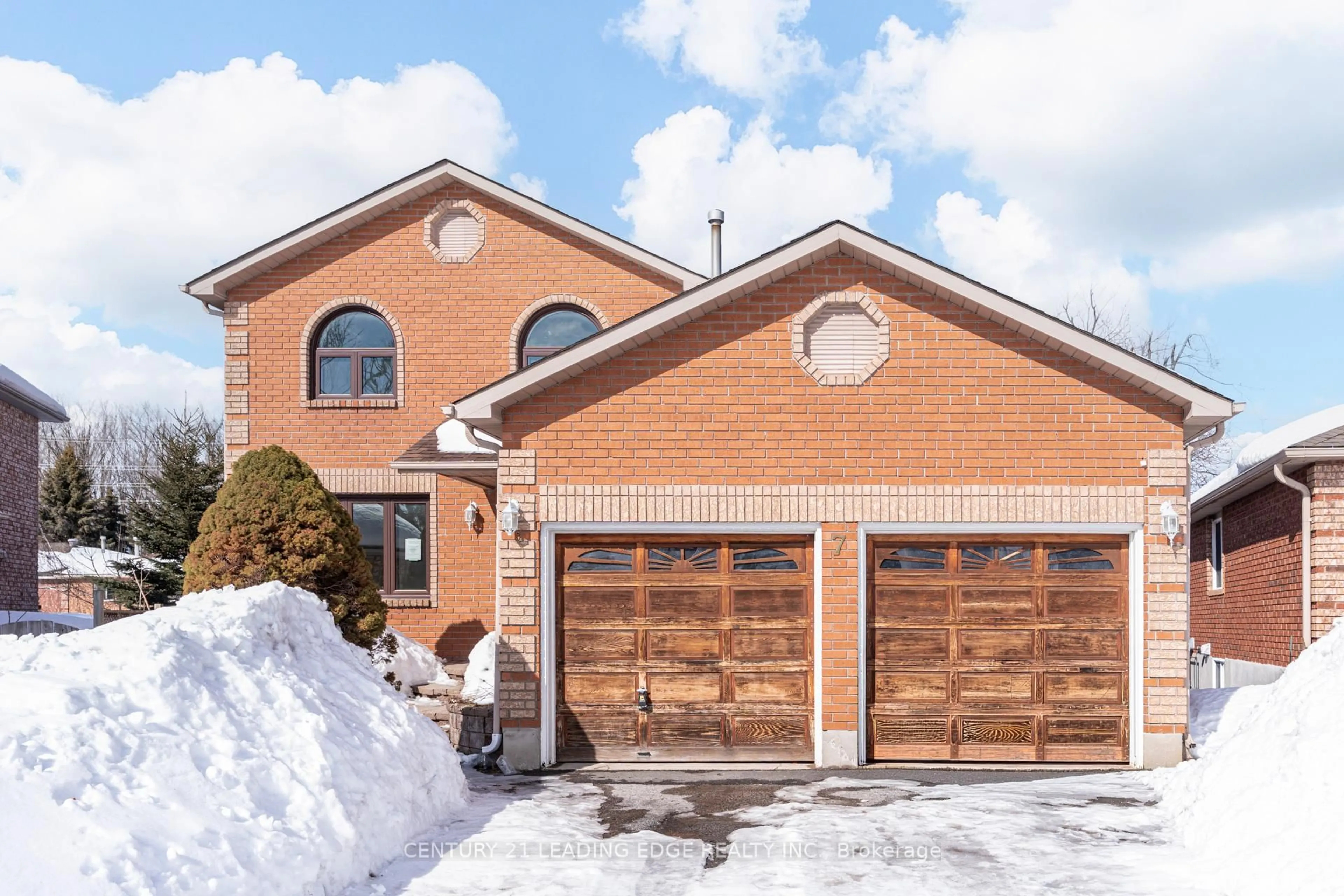 Home with brick exterior material, street for 7 Nugent Crt, Barrie Ontario L4N 7A9