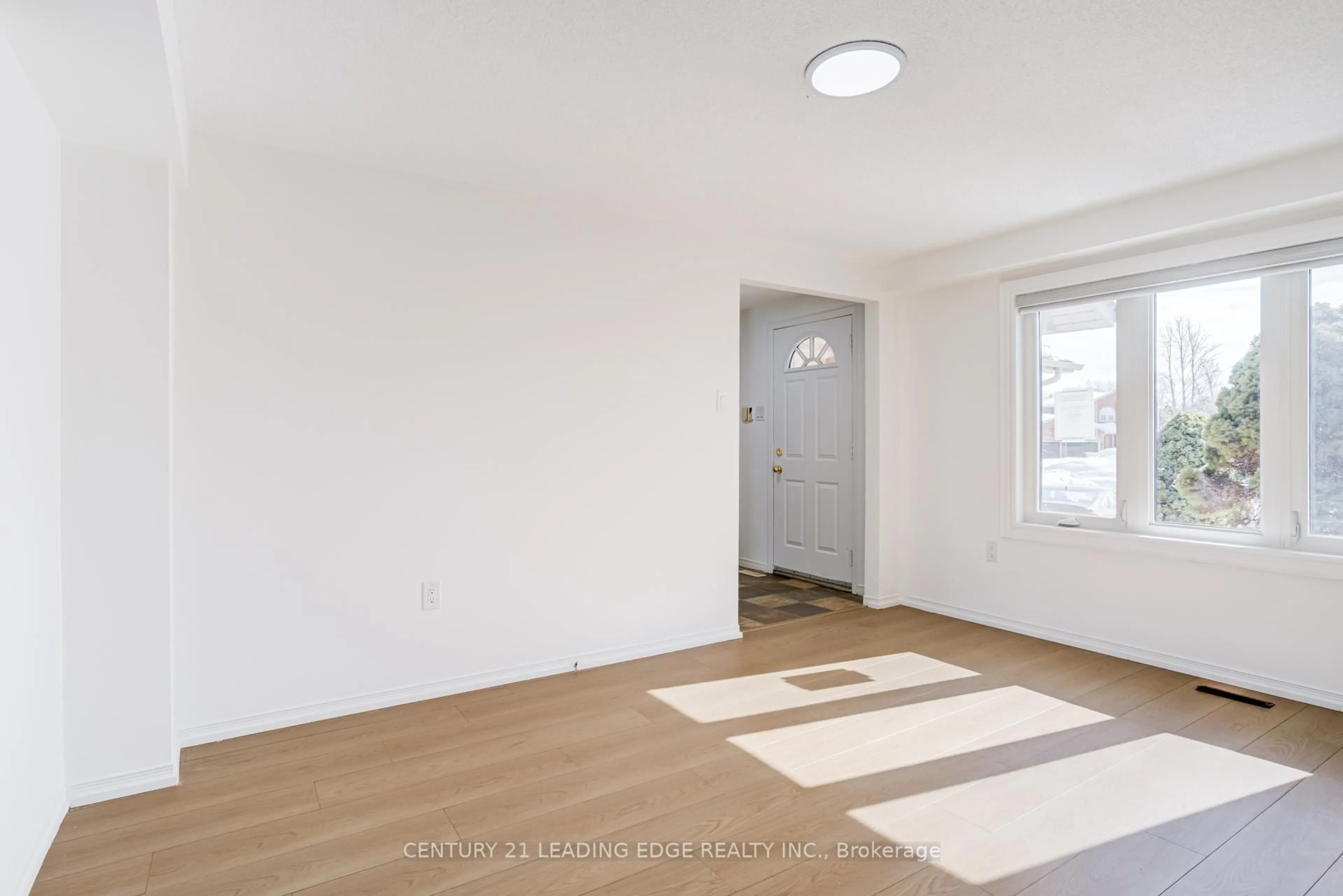 A pic of a room for 7 Nugent Crt, Barrie Ontario L4N 7A9