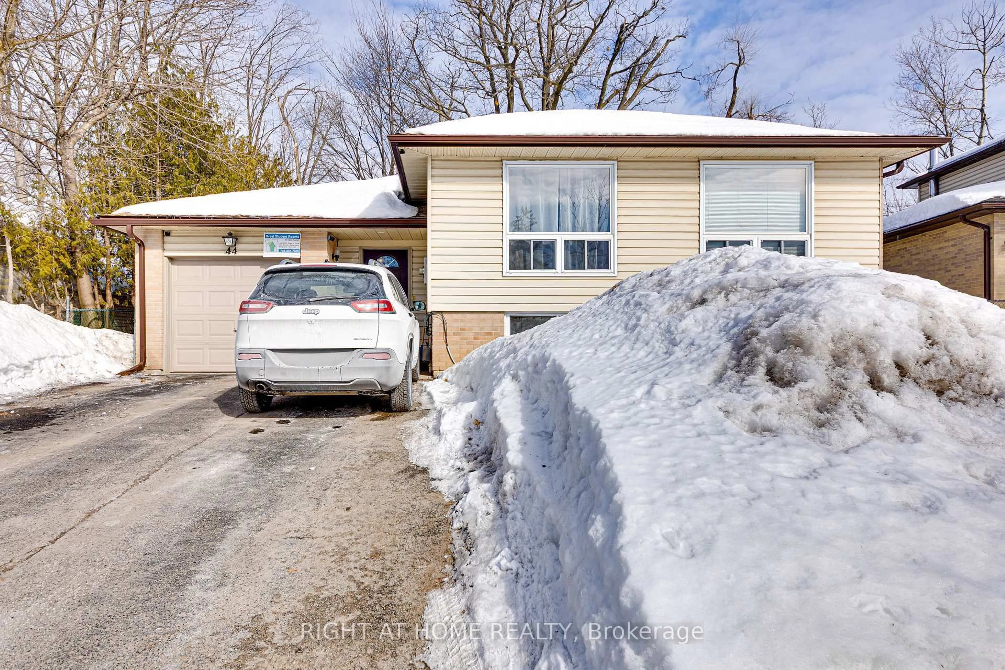 Unknown for 44 Bernick Dr, Barrie Ontario L4M 2V5