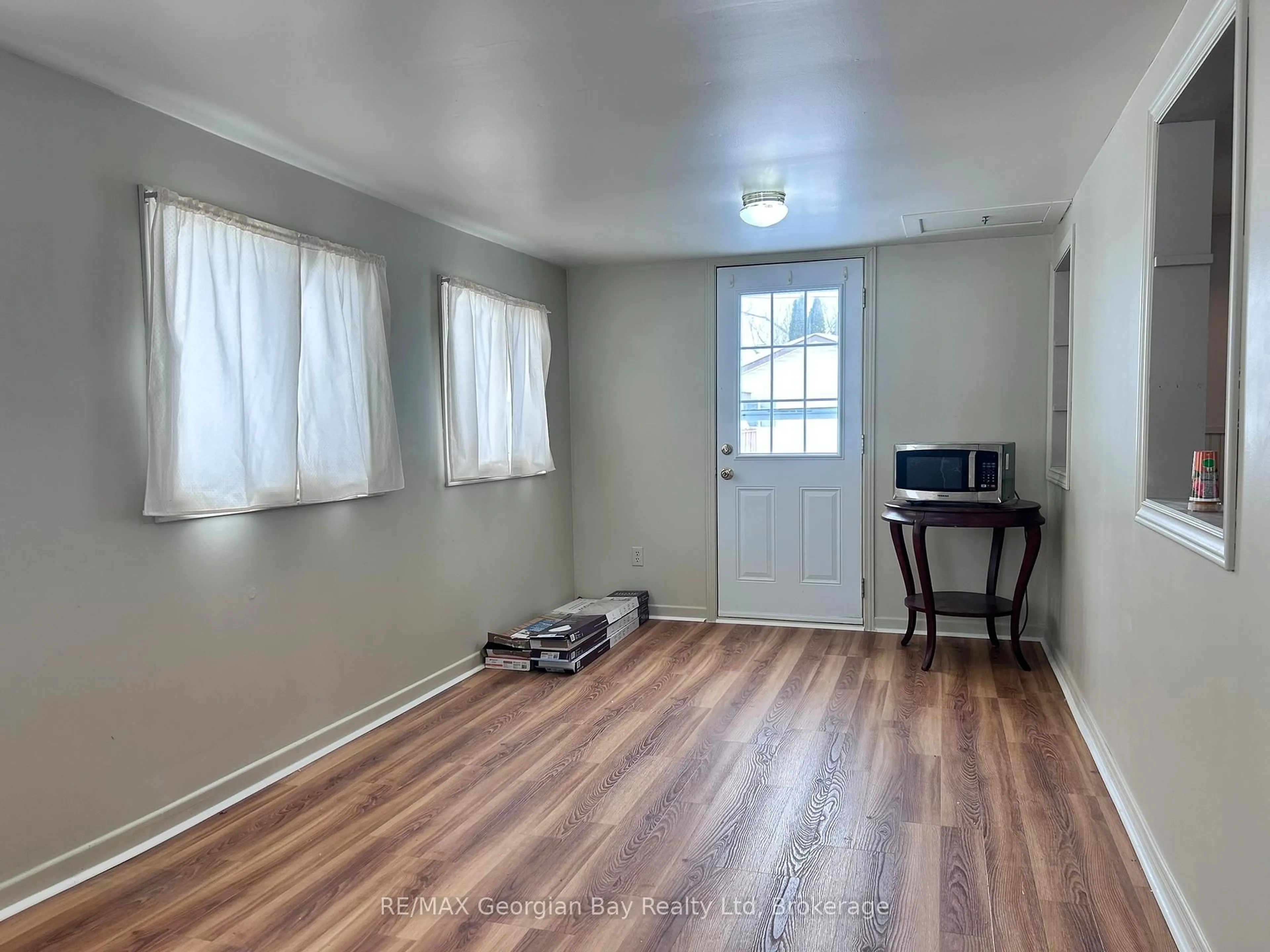 A pic of a room for 3 Northland Rd, Midland Ontario L4R 0B9