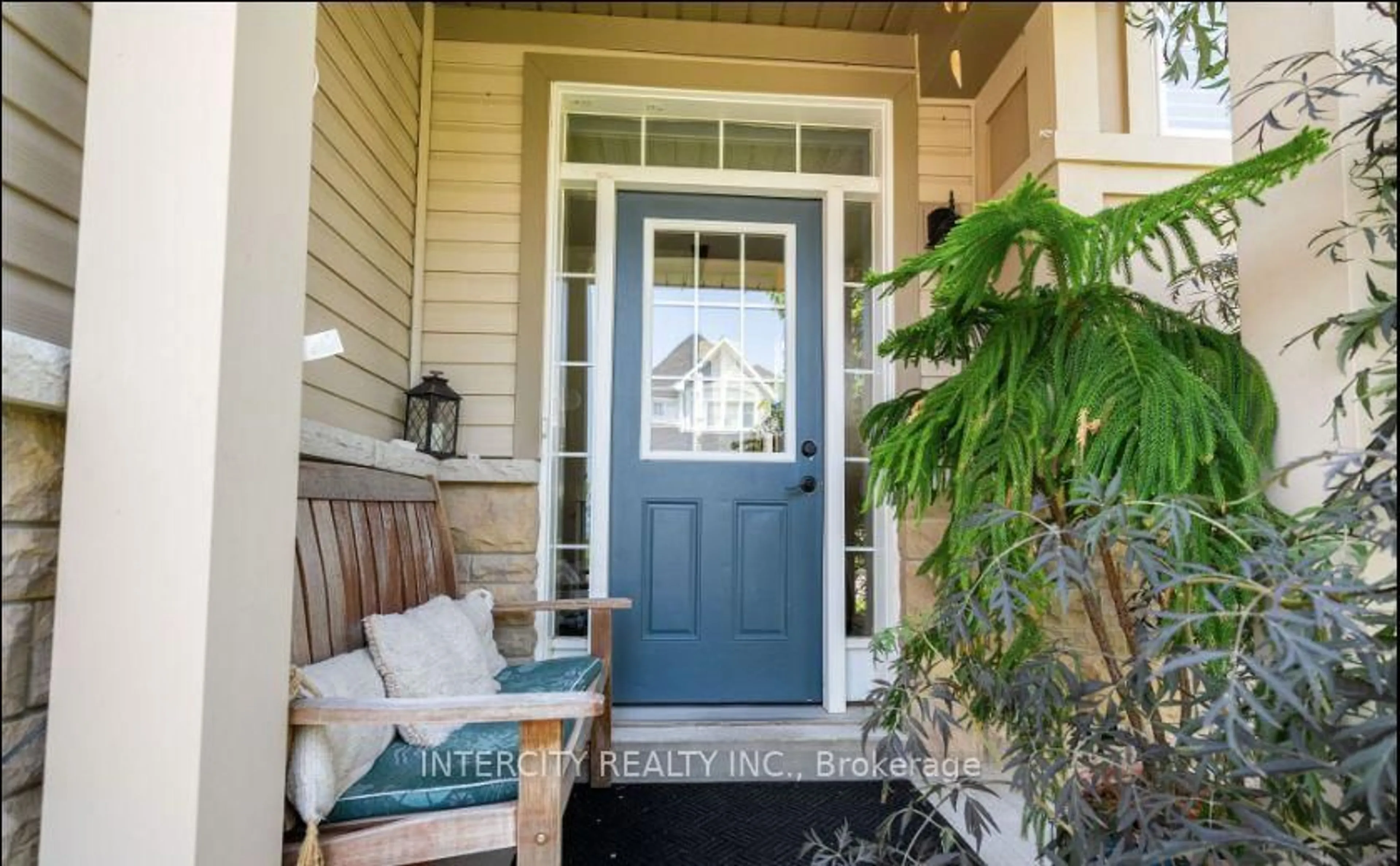 Indoor entryway for 32 Waterview Rd, Wasaga Beach Ontario L9Z 0E9