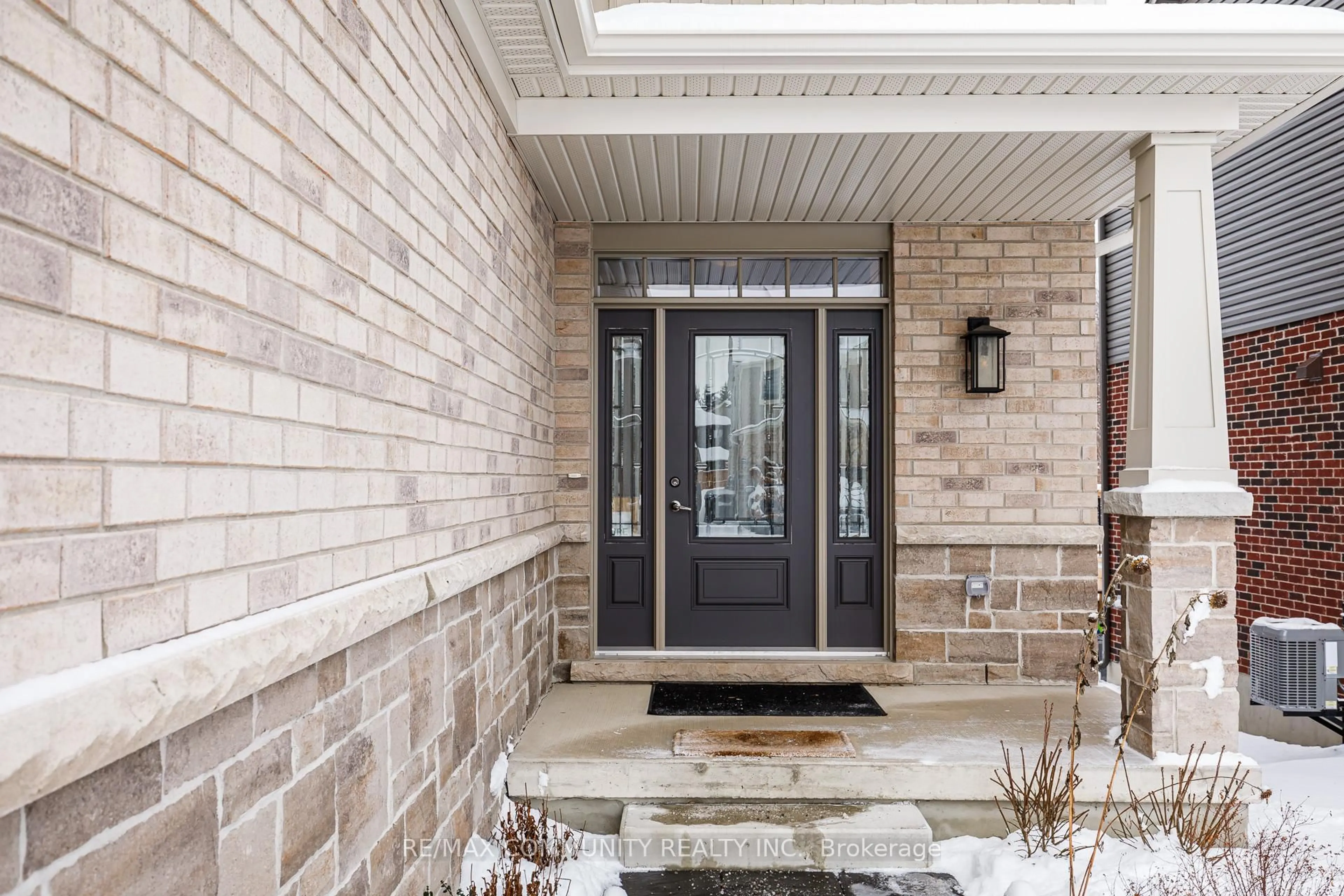 Indoor entryway for 122 Plewes Dr, Collingwood Ontario L9Y 5M4