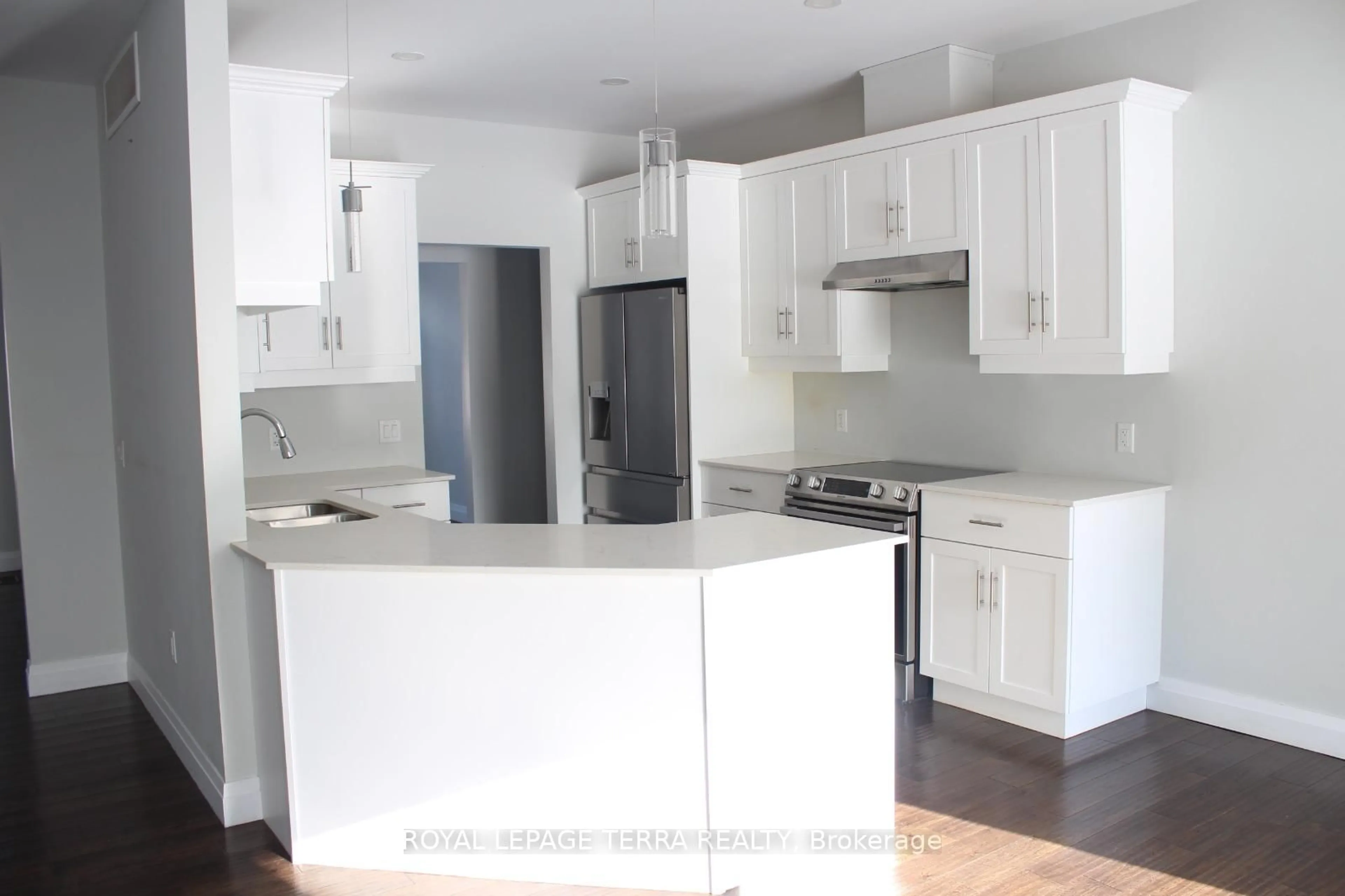 Open concept kitchen, wood/laminate floor for 30 BELLEHUMEUR Rd, Tiny Ontario L9M 0J1