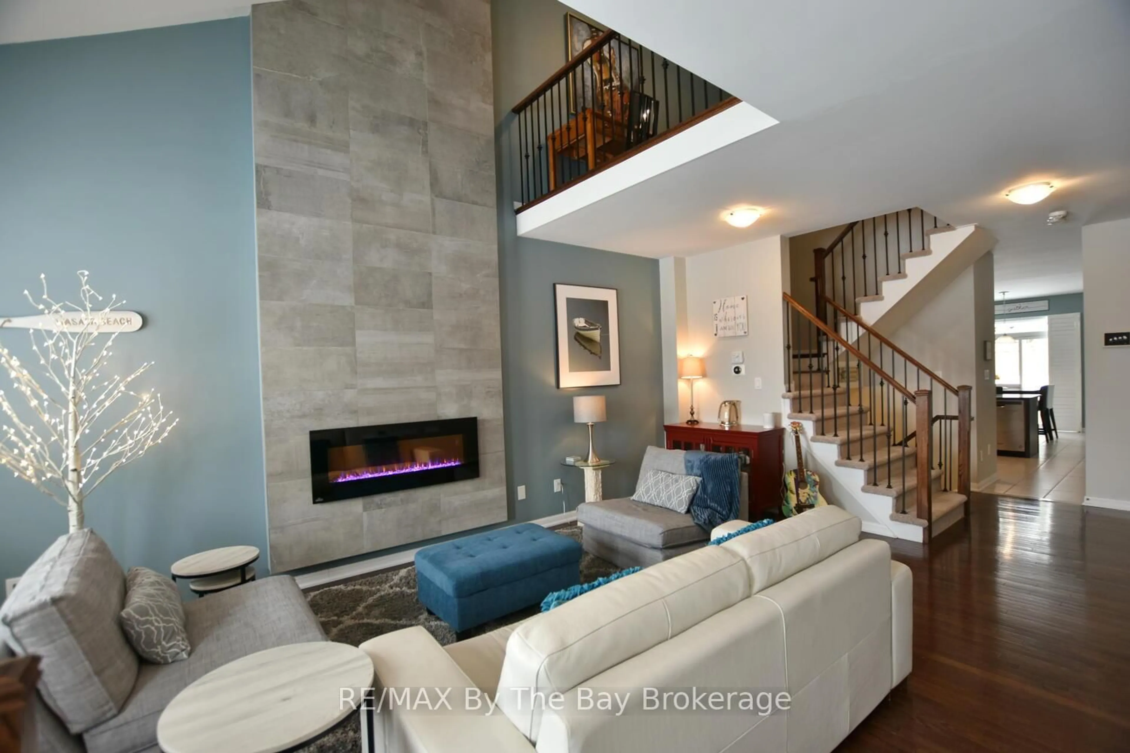 Living room with furniture, ceramic/tile floor for 37 Berkshire Ave, Wasaga Beach Ontario L9Z 0G3