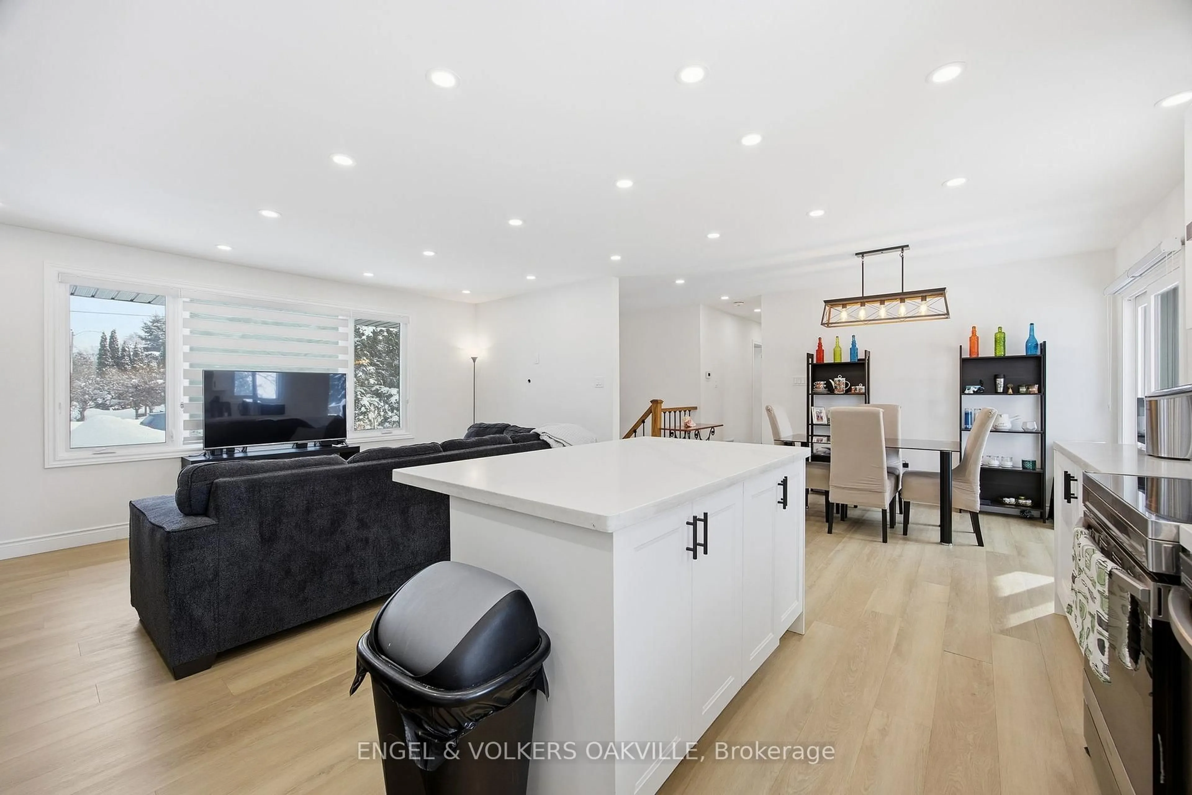 Open concept kitchen, unknown for 206 Yeates Ave, Barrie Ontario L4N 4C6