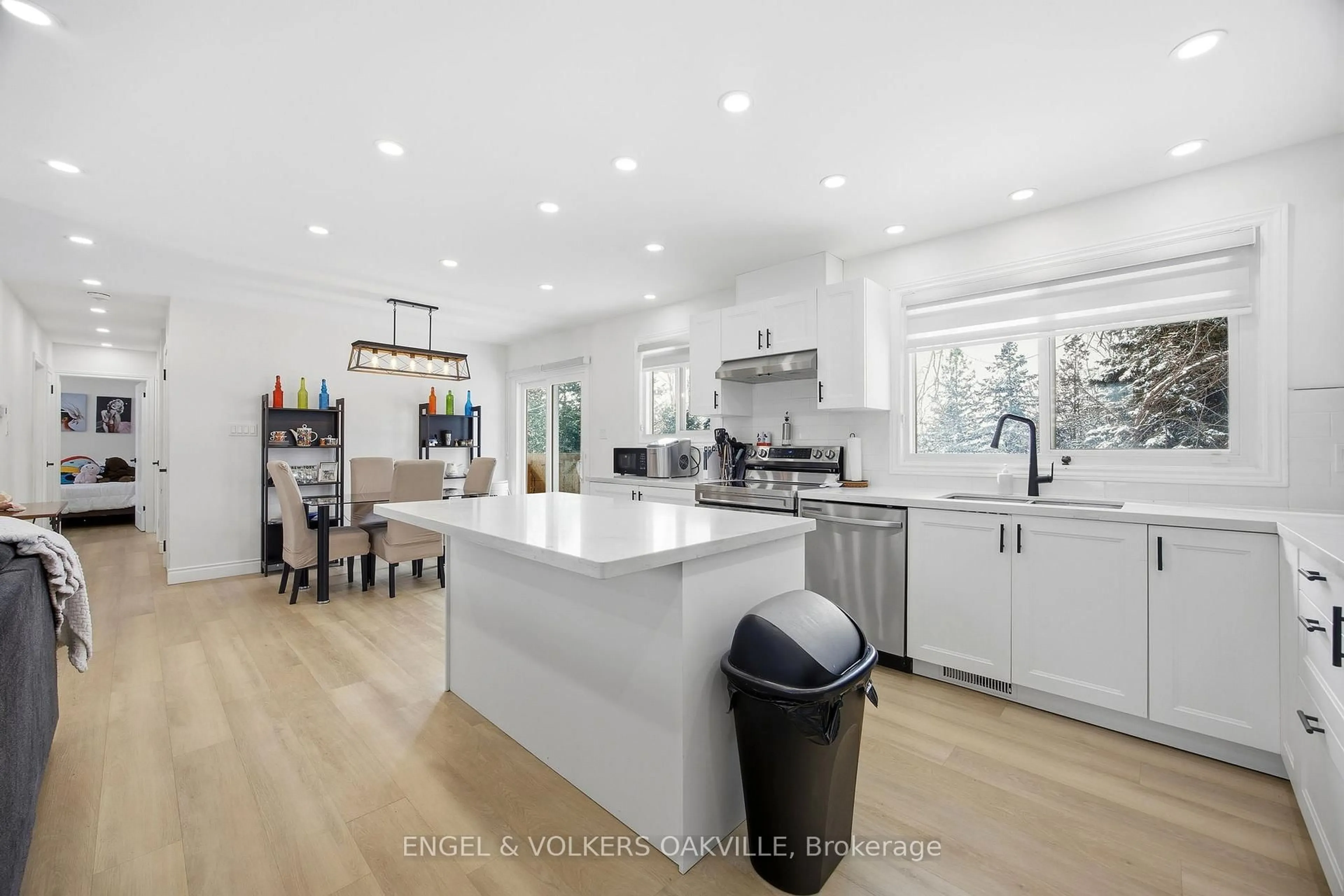 Open concept kitchen, unknown for 206 Yeates Ave, Barrie Ontario L4N 4C6