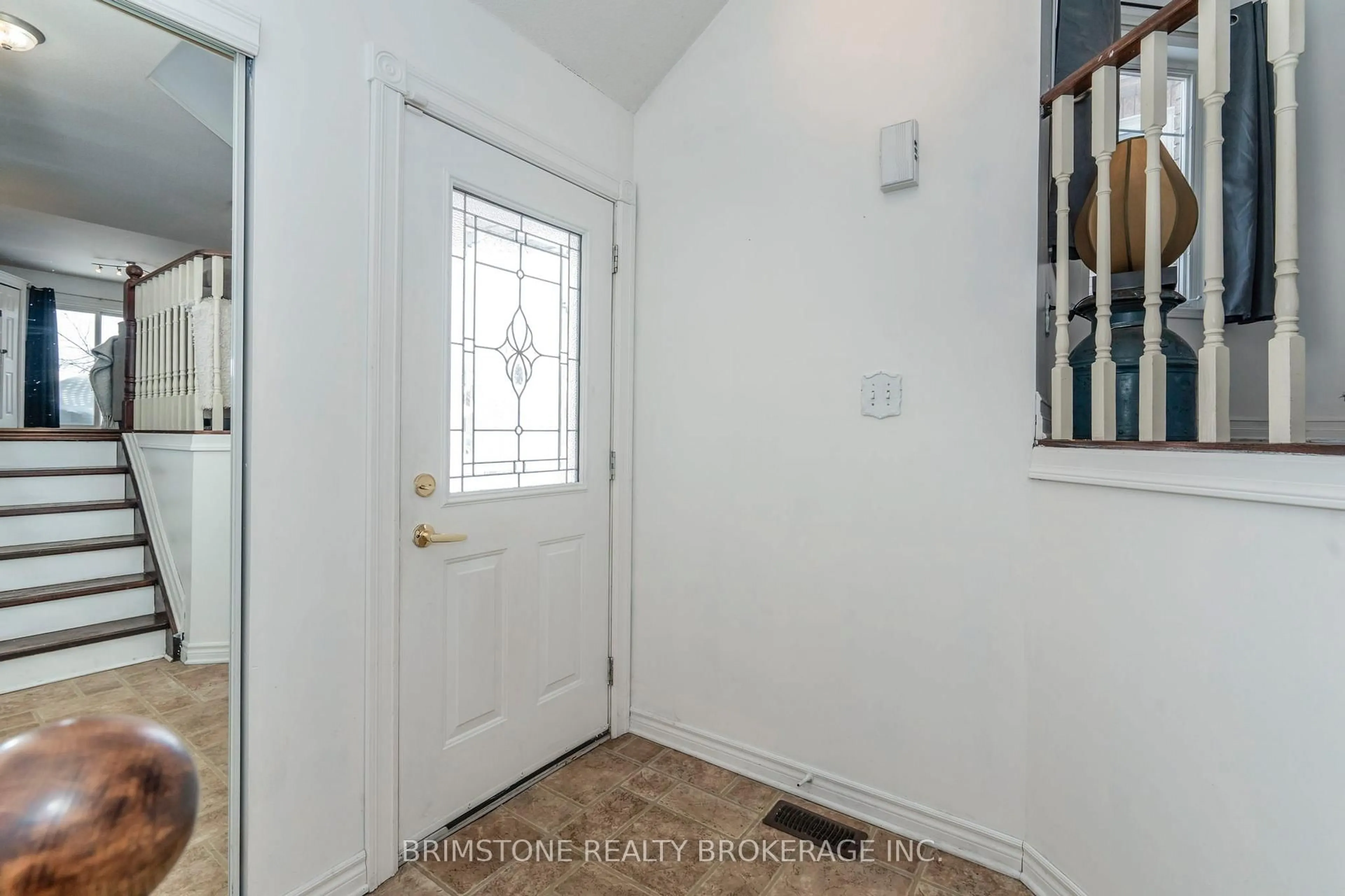 Indoor entryway for 22 Dykstra Dr, Barrie Ontario L4N 0E2