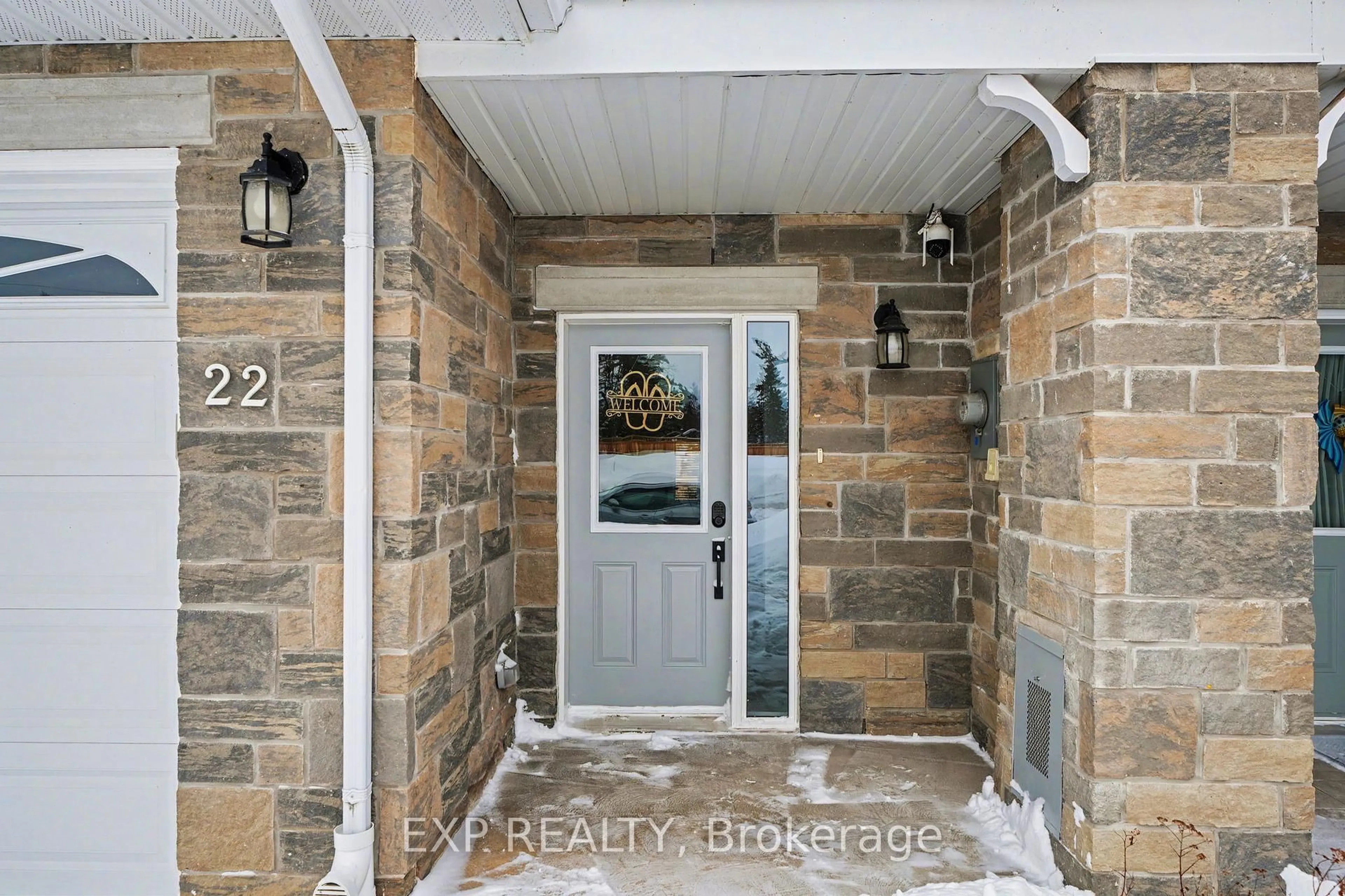 Indoor entryway for 22 18th St, Wasaga Beach Ontario L9Z 2H4