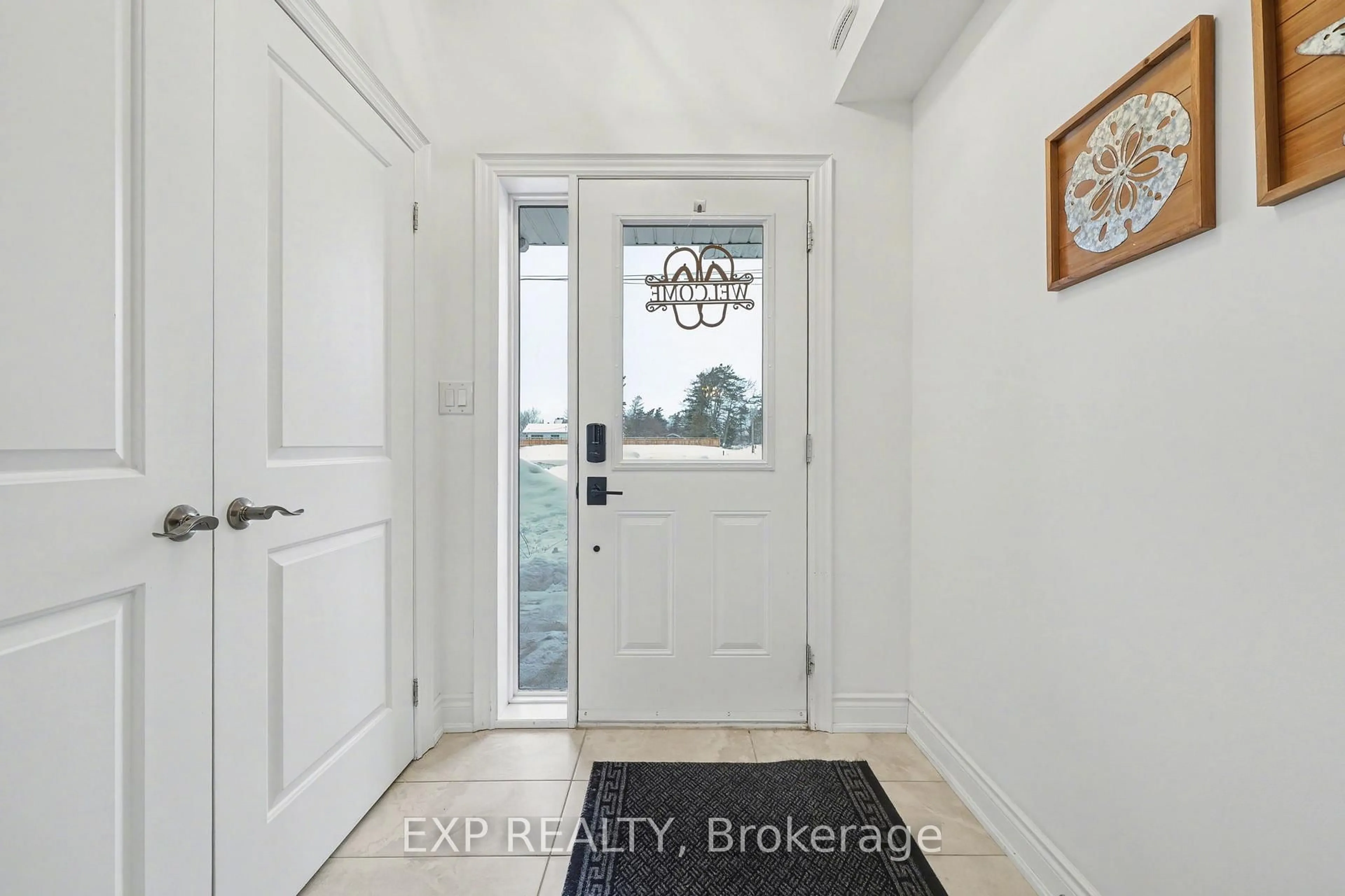 Indoor entryway for 22 18th St, Wasaga Beach Ontario L9Z 2H4