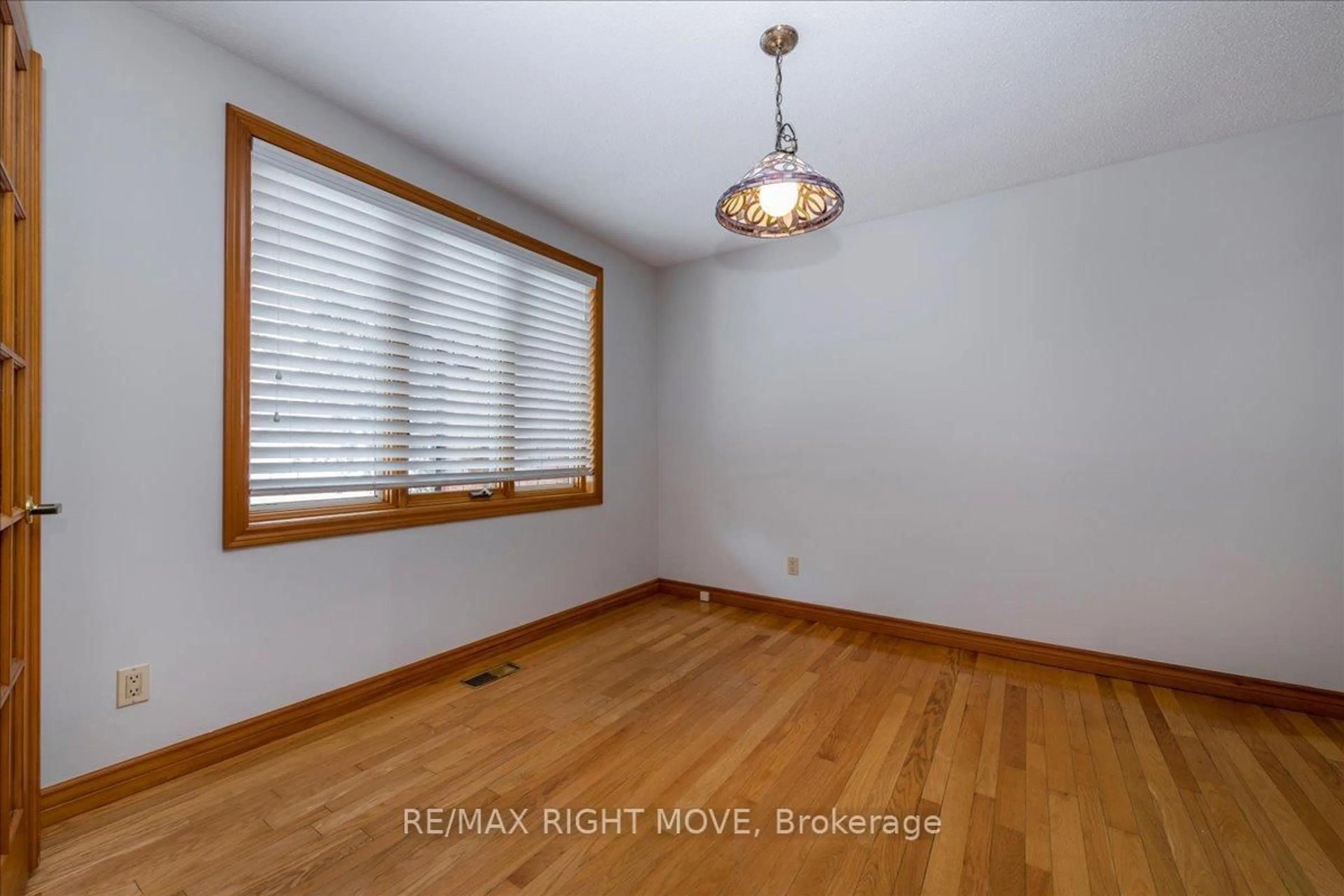 A pic of a room for 1892 CARRIAGE Crt, Severn Ontario L3V 6H2