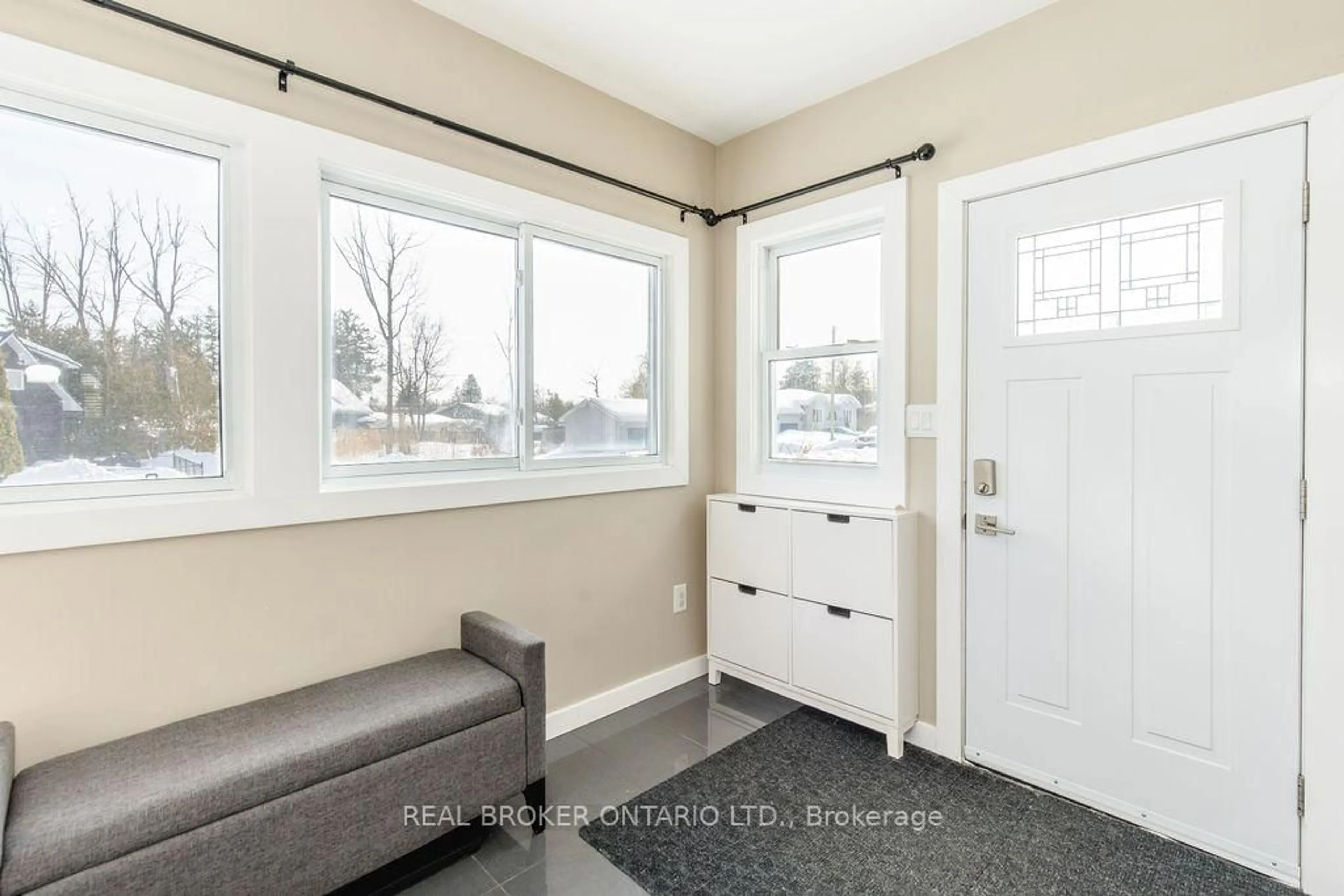 Indoor entryway for 12 Owen Rd, Oro-Medonte Ontario L0L 1T0