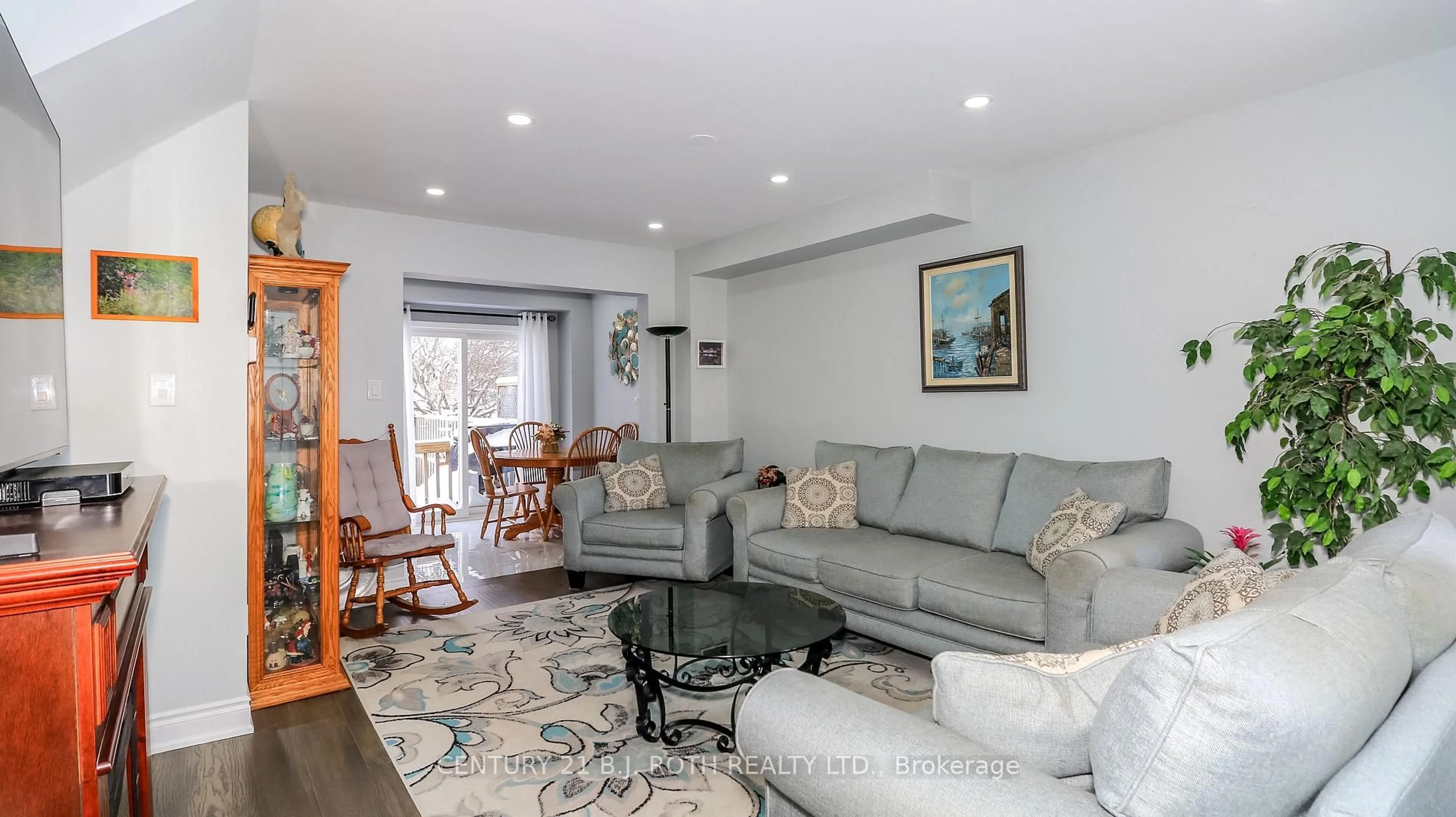 Living room with furniture, unknown for 3 Coleman Dr, Barrie Ontario L4N 0R5