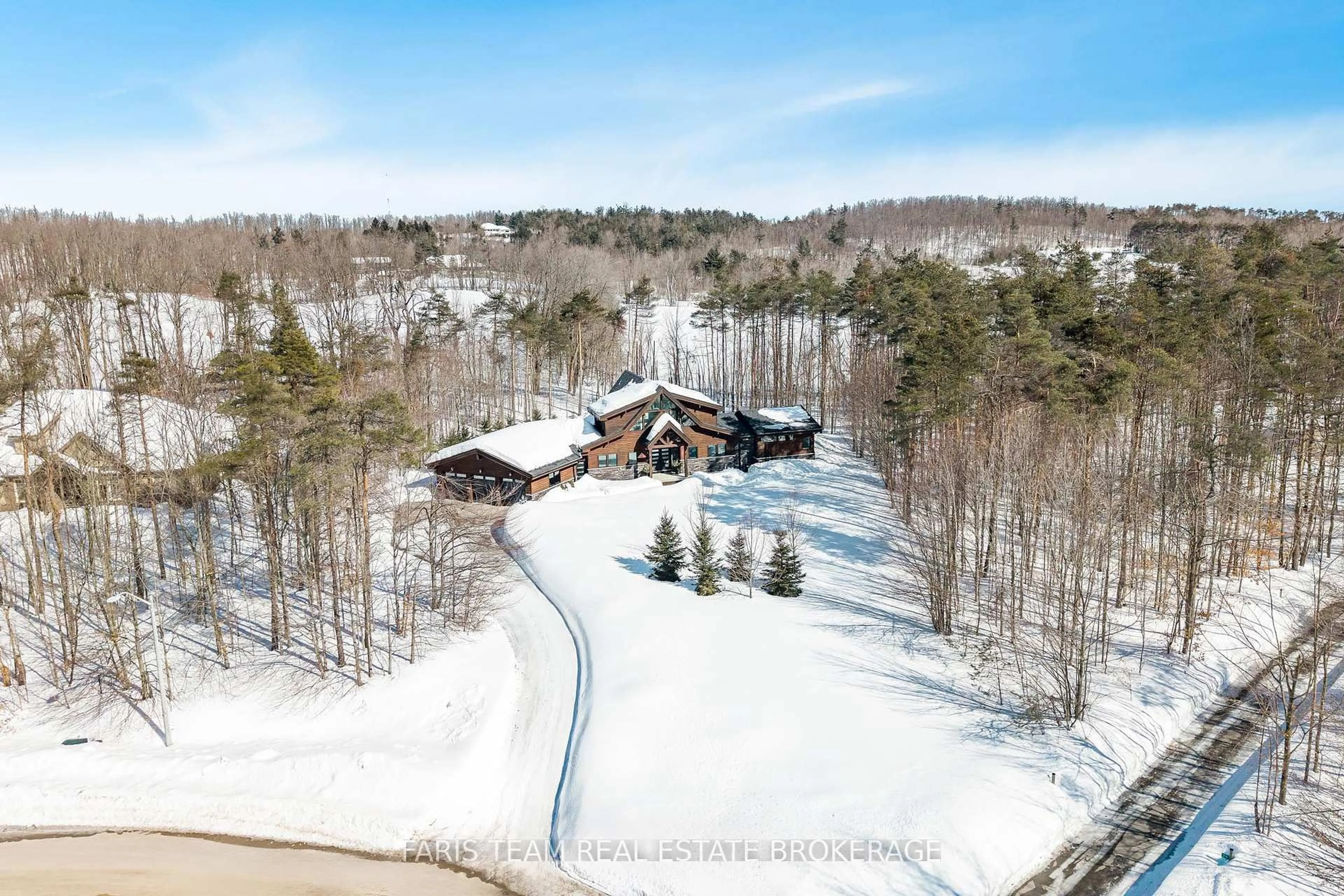 A pic from outside/outdoor area/front of a property/back of a property/a pic from drone, unknown for 22 Houben Cres, Oro-Medonte Ontario L0L 1T0