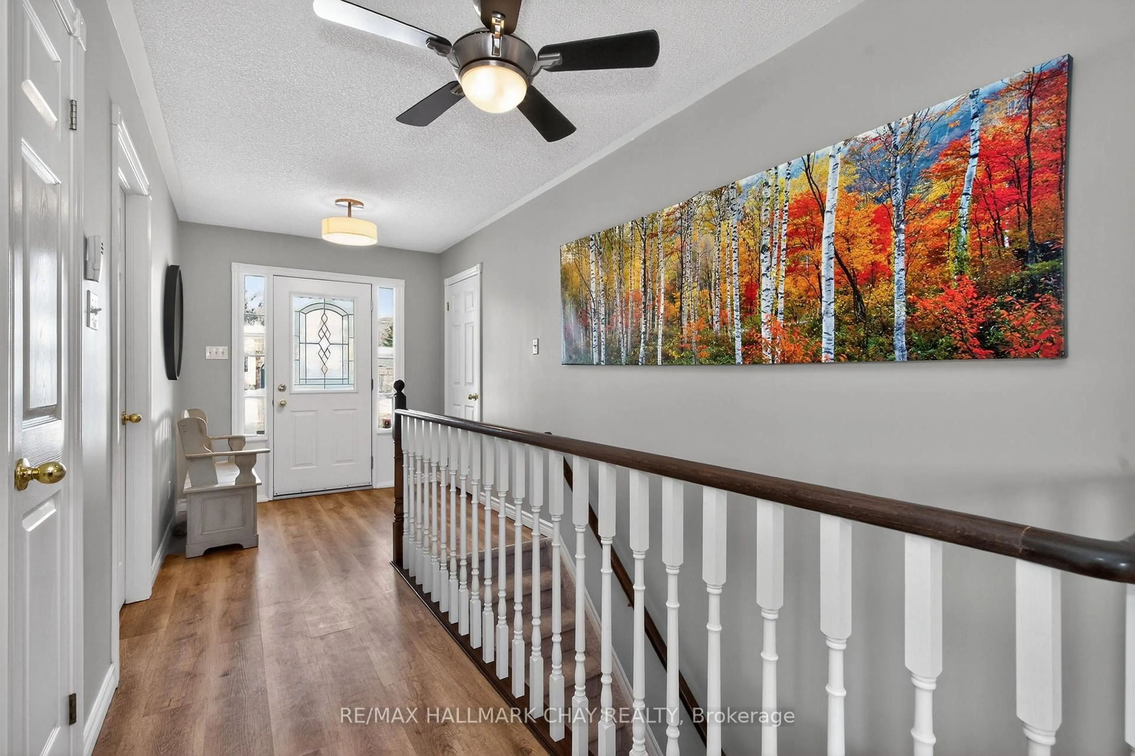 Indoor entryway for 48 Marlow Circ, Springwater Ontario L0L 1V0
