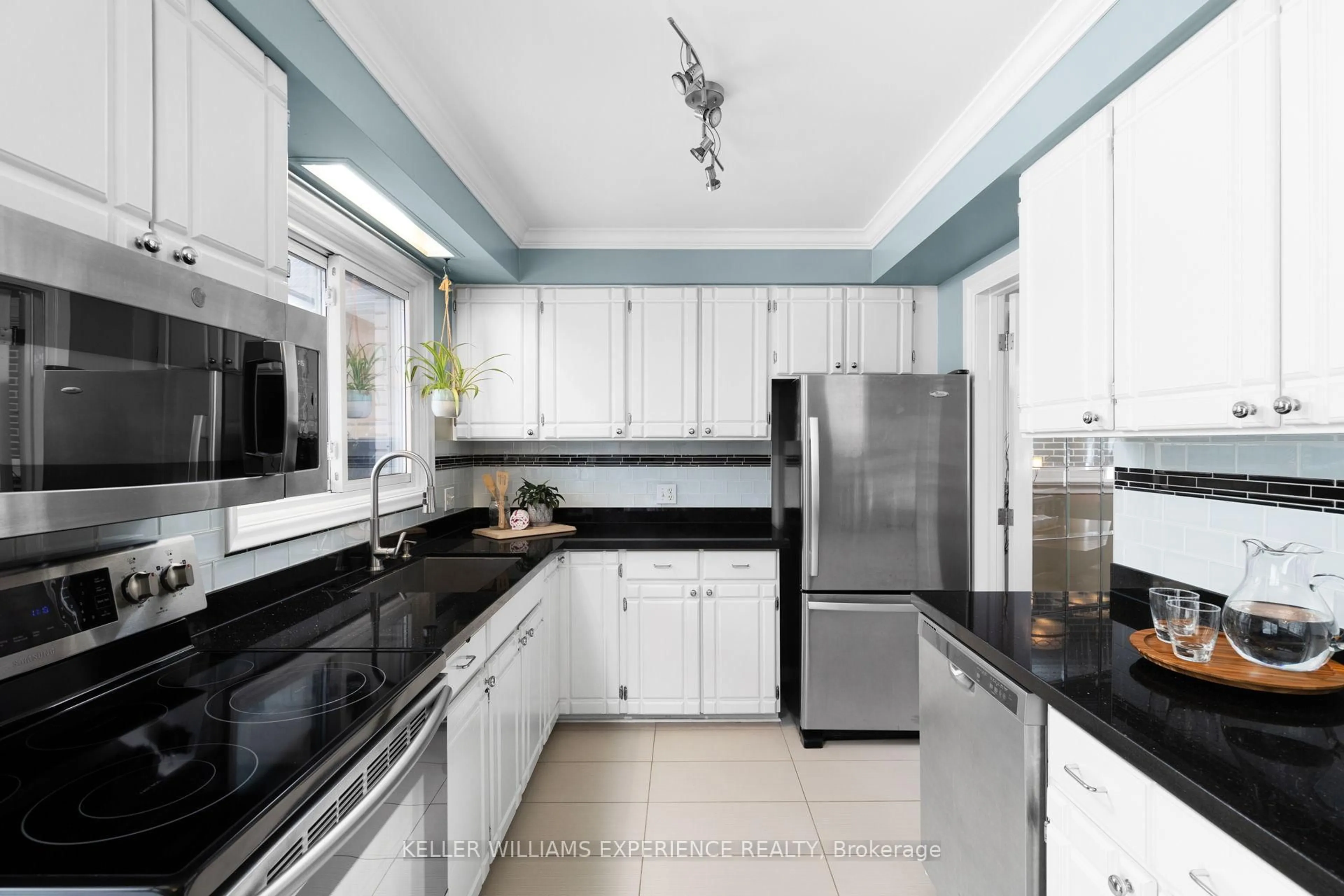 Unknown for 27 Ottaway Ave, Barrie Ontario L4M 2W6