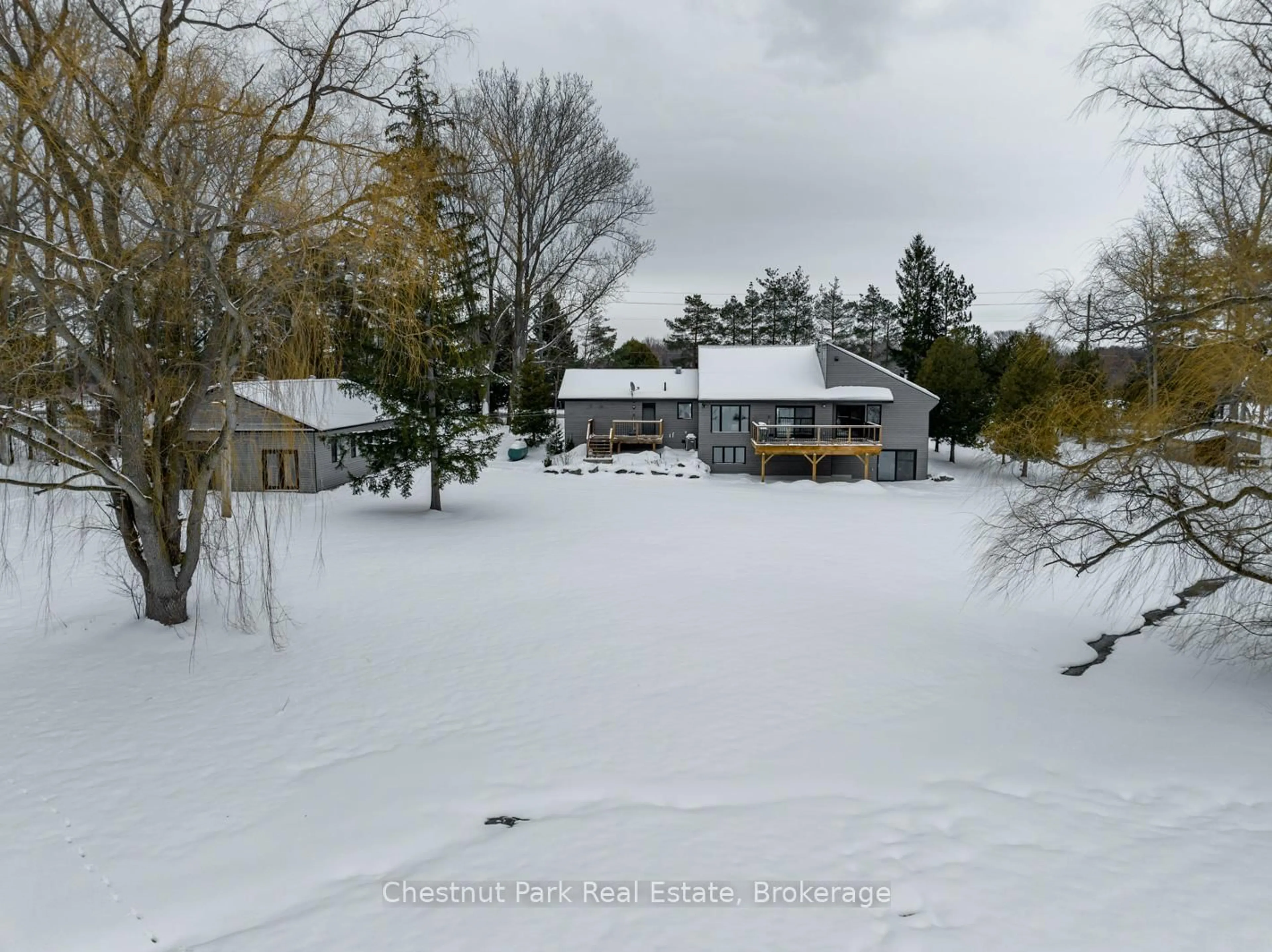 A pic from outside/outdoor area/front of a property/back of a property/a pic from drone, unknown for 2890 Nottawasaga Conc 10, Clearview Ontario L9Y 3Y9