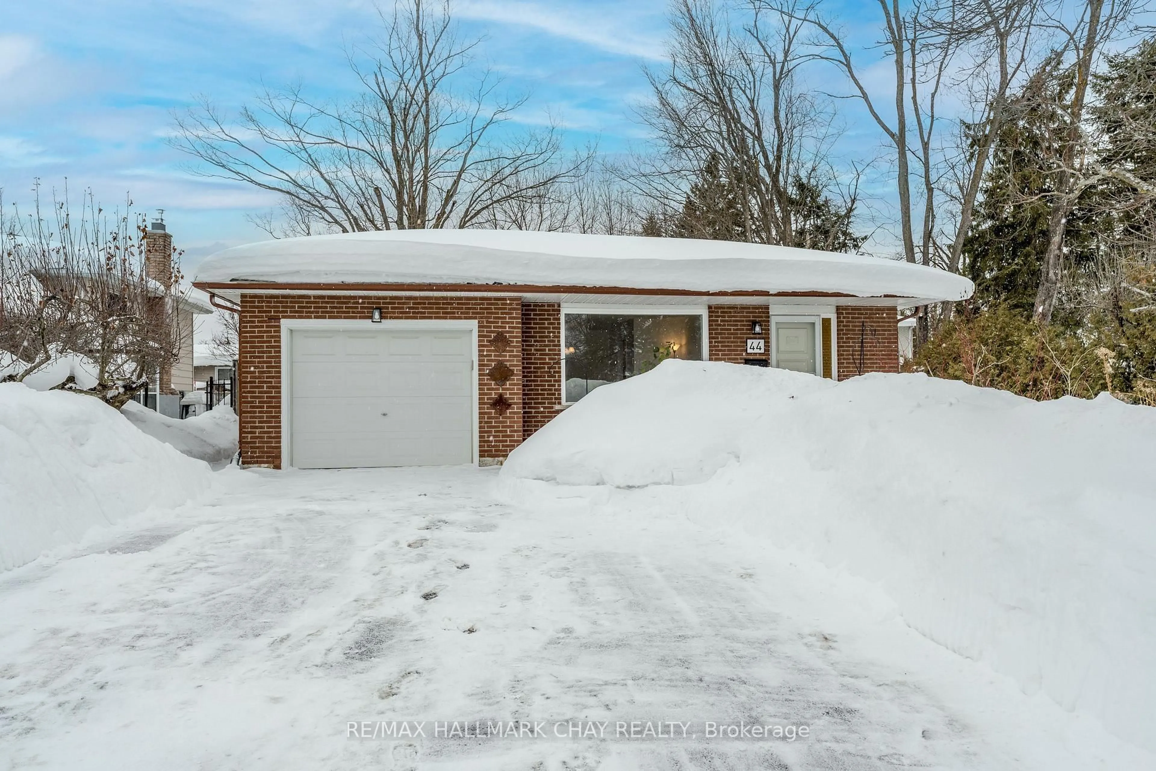 Unknown for 44 Belcourt Ave, Barrie Ontario L4M 4E4