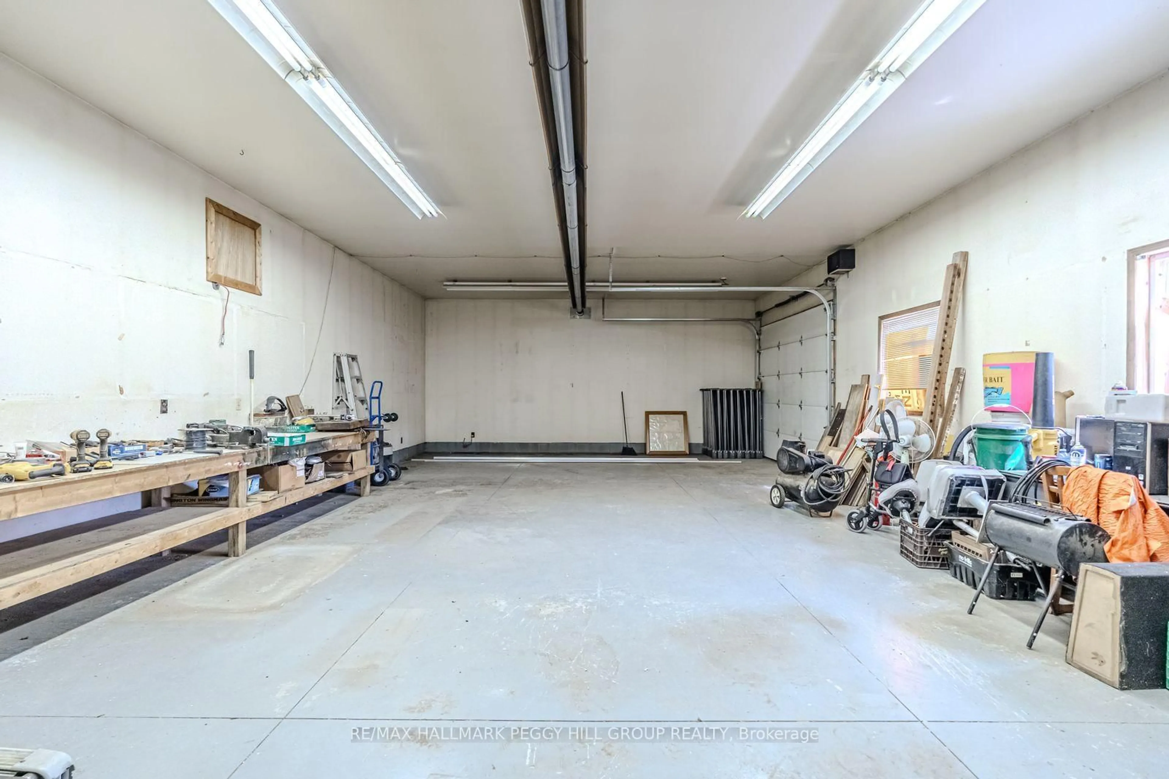 Indoor garage for 223 Phillips St, Barrie Ontario L4N 3V2