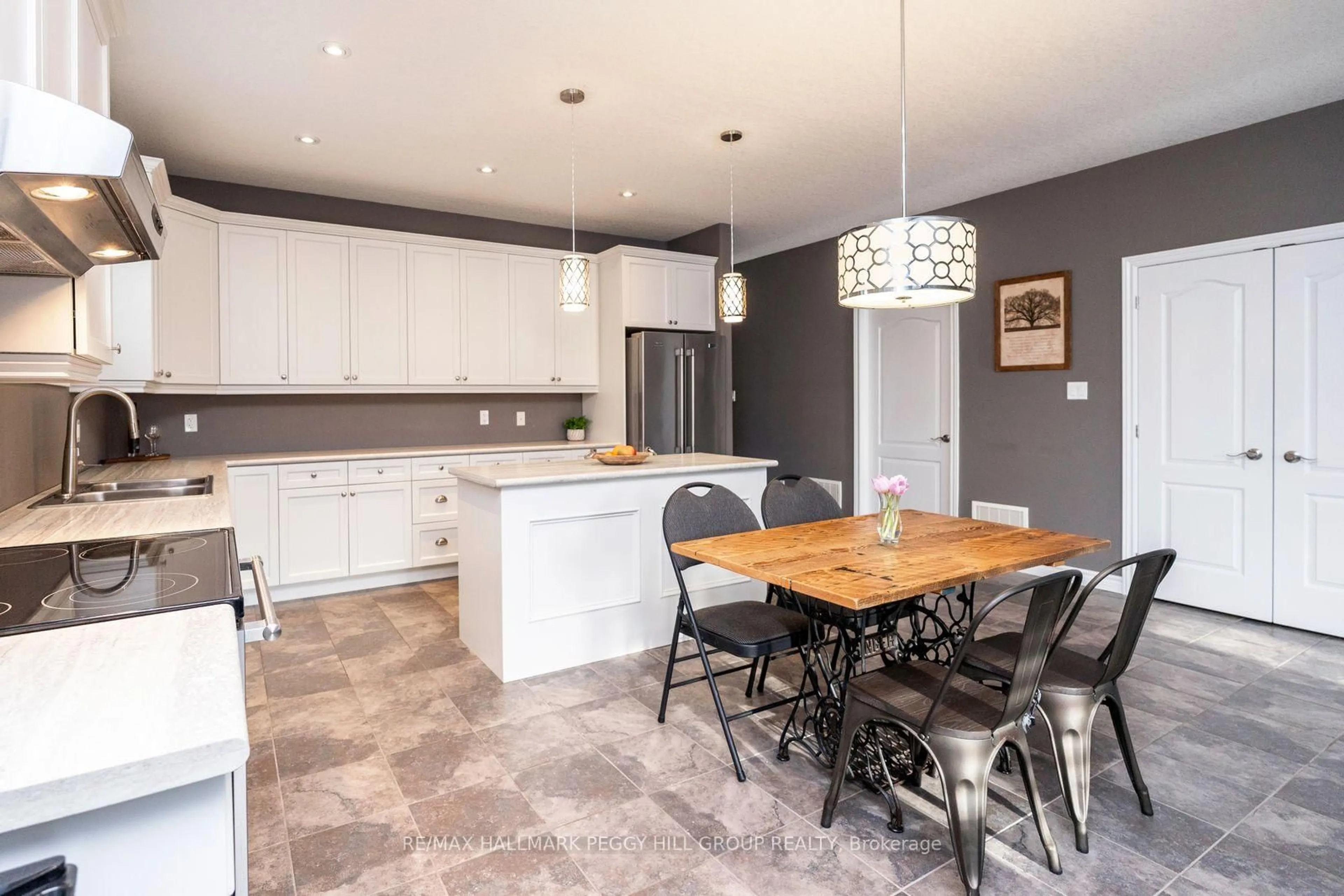 Open concept kitchen, unknown for 9 Northgate Rd, Wasaga Beach Ontario L9Z 2N7