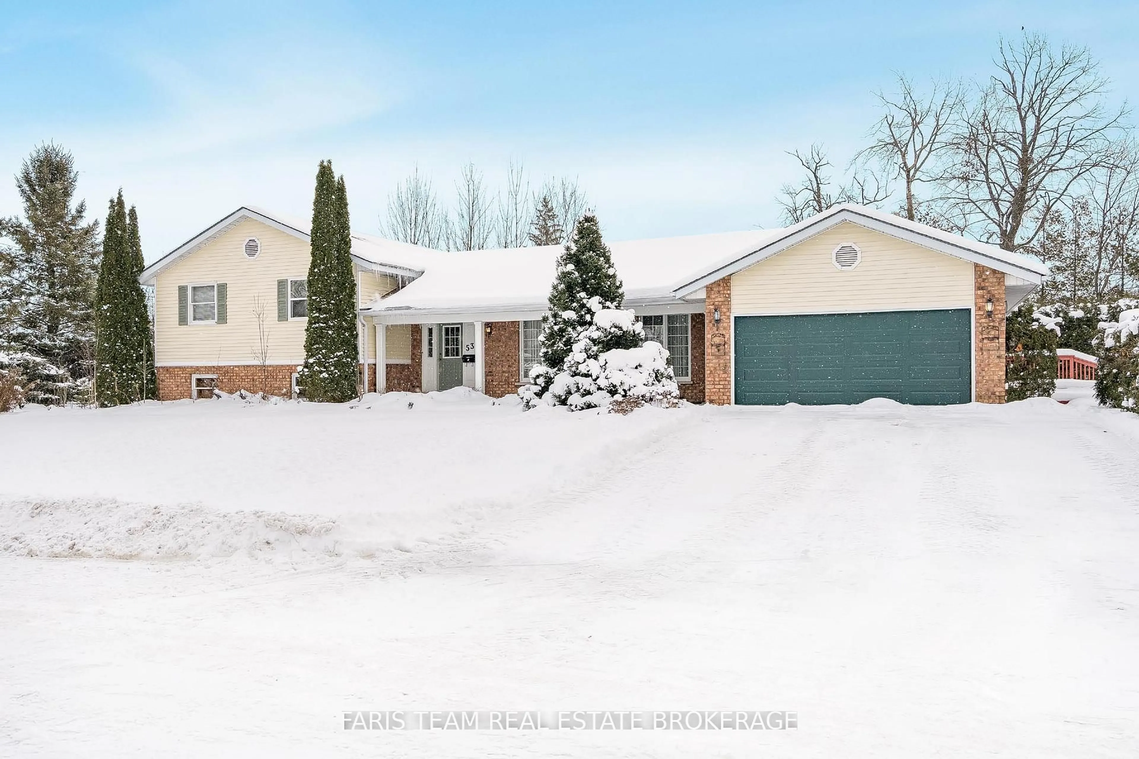 A pic from outside/outdoor area/front of a property/back of a property/a pic from drone, street for 53 Maple Dr, Orillia Ontario L3V 3W5