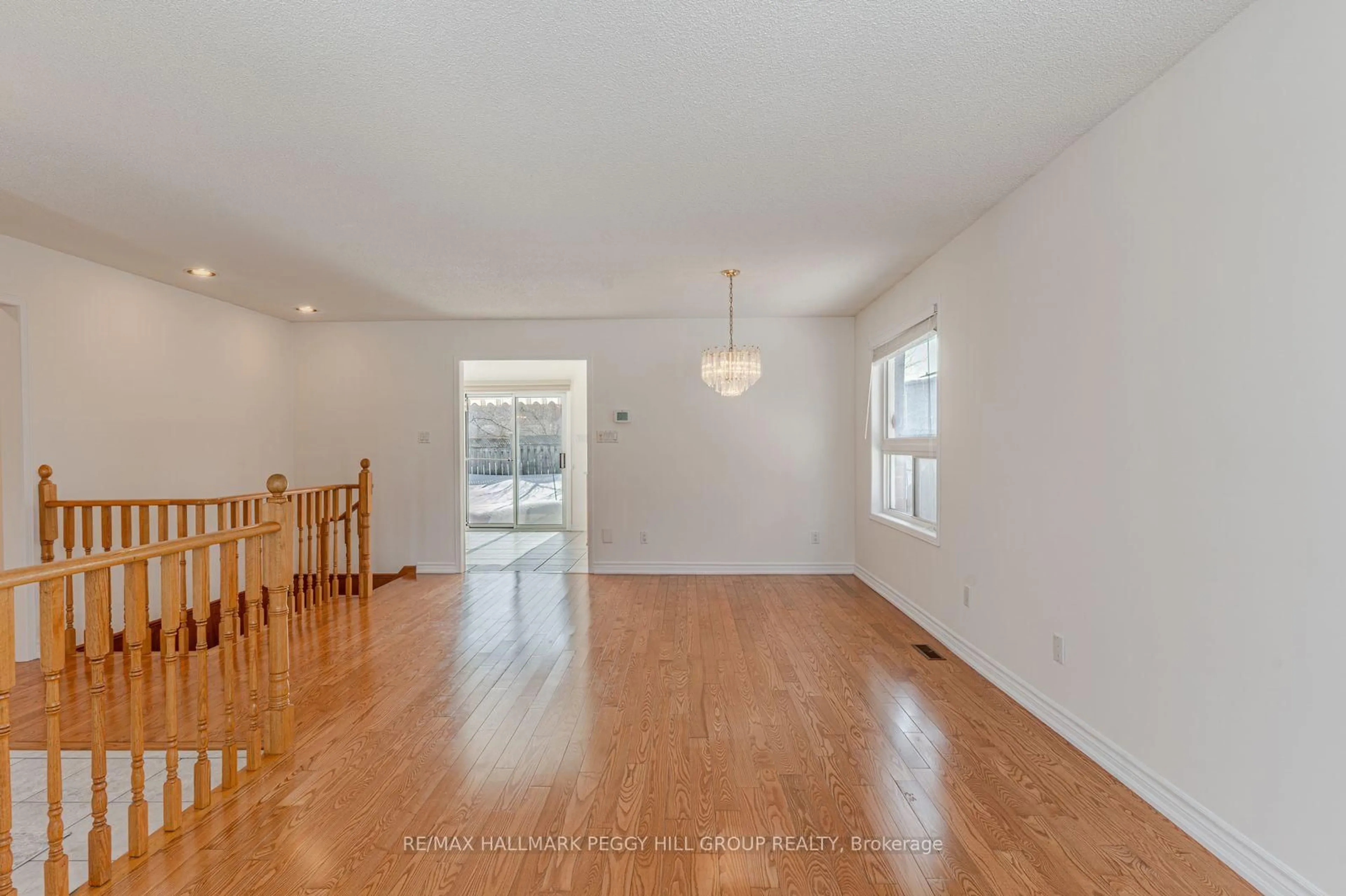 A pic of a room for 333 Cundles Rd, Barrie Ontario L4N 7C9