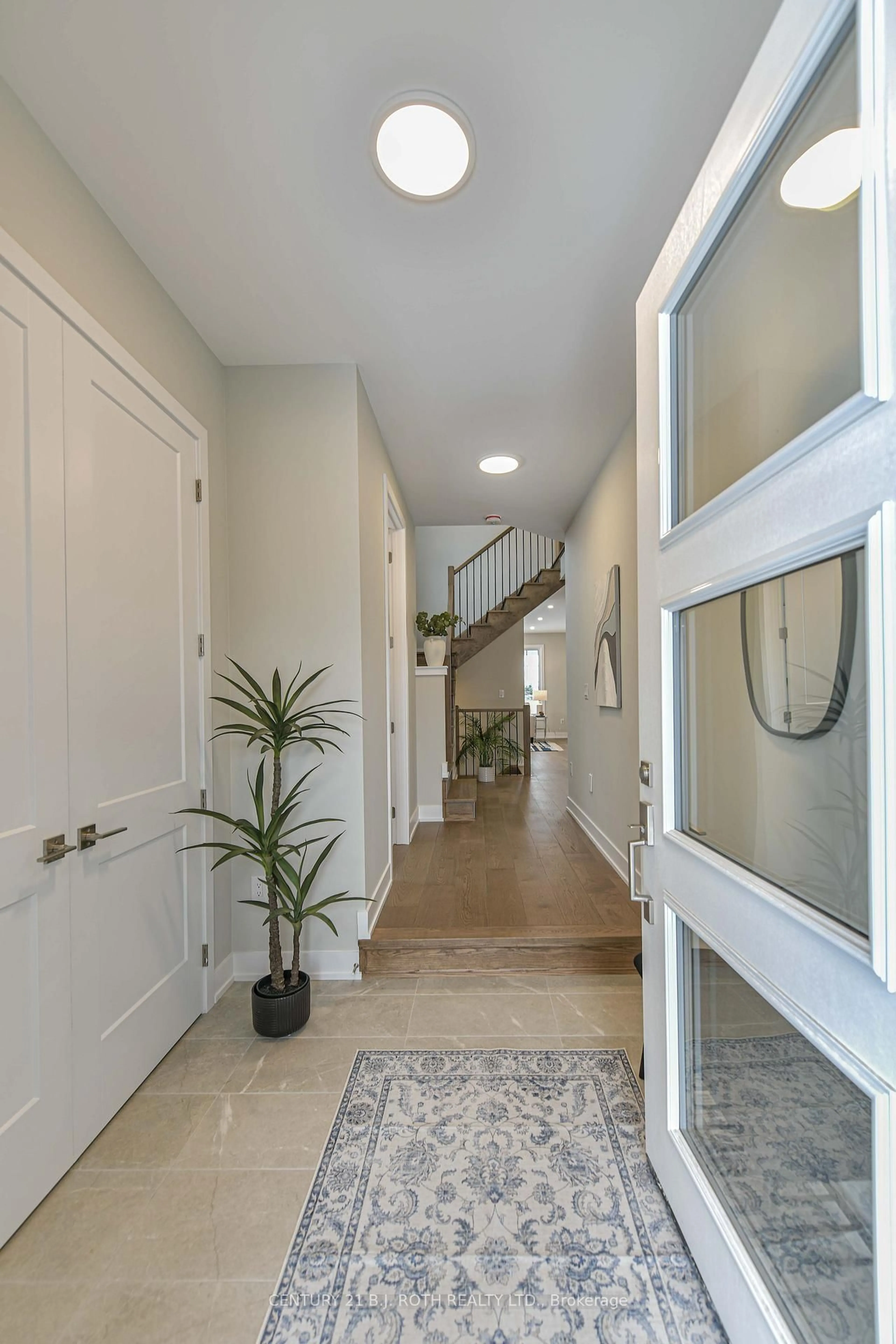 Indoor entryway for 3199 Orion Blvd, Orillia Ontario L3V 8M6