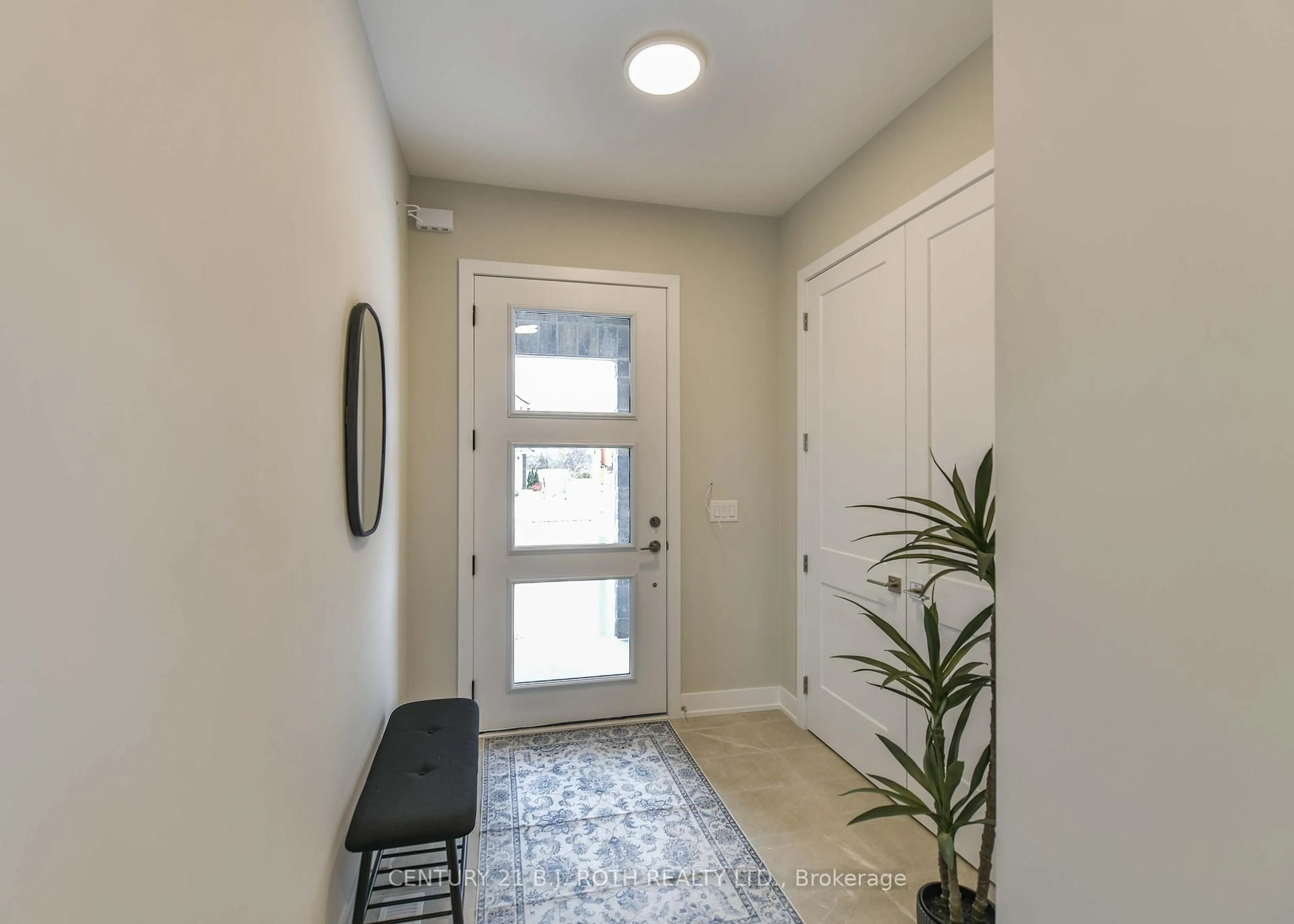 Indoor entryway for 3199 Orion Blvd, Orillia Ontario L3V 8M6