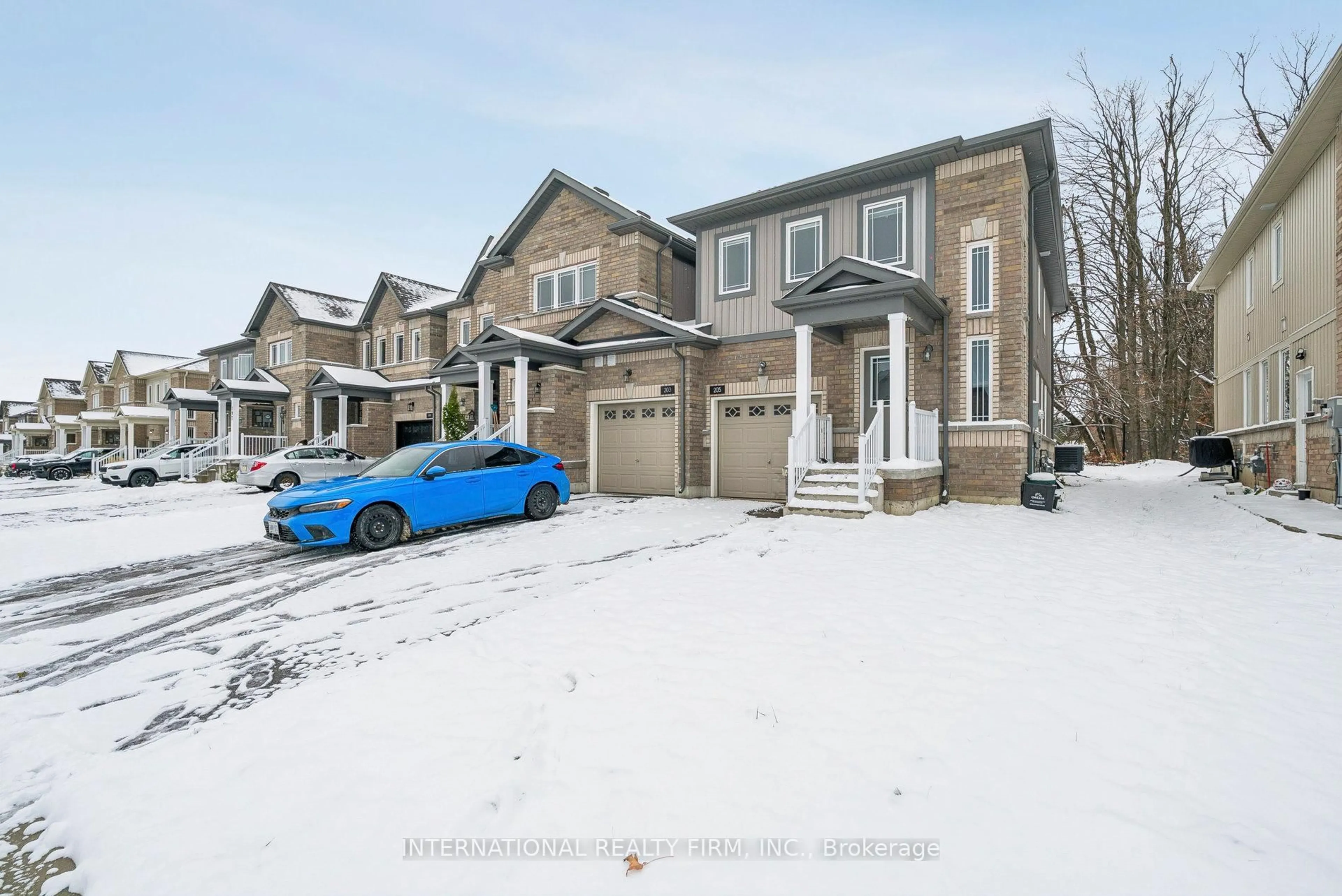 A pic from outside/outdoor area/front of a property/back of a property/a pic from drone, street for 205 Diana Dr, Orillia Ontario L3V 0E2