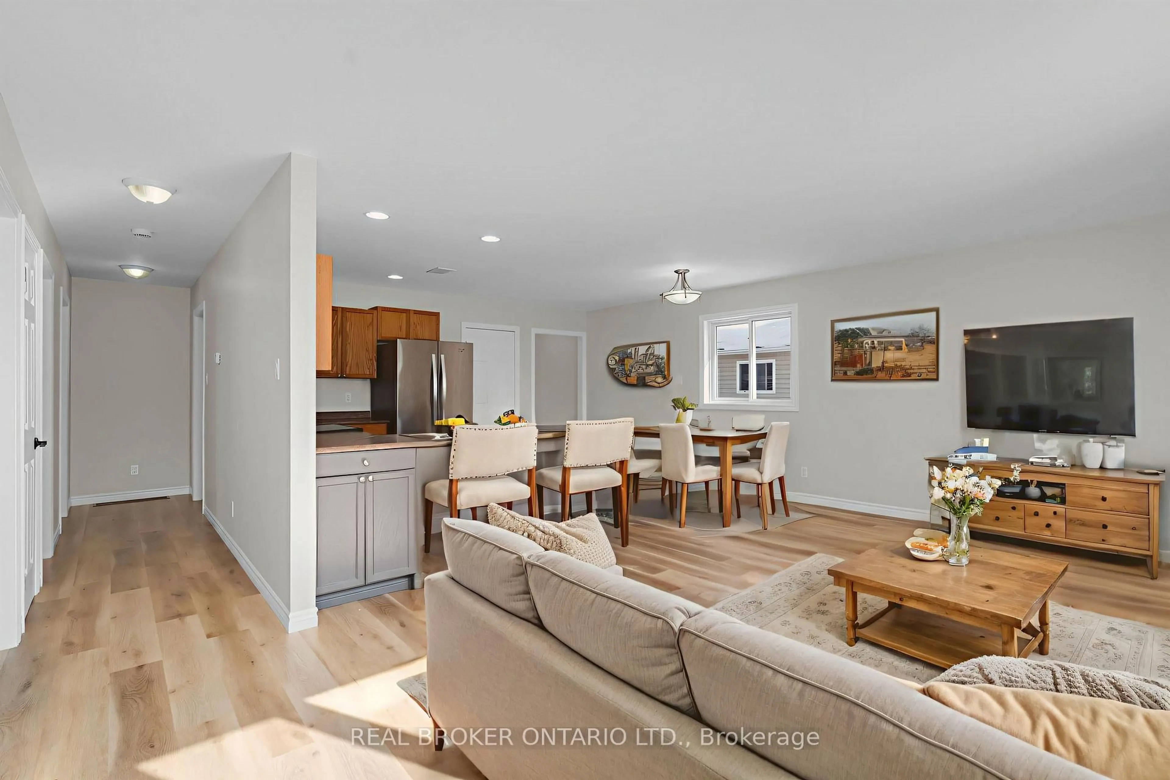 Open concept kitchen, wood/laminate floor for 3392 Lee Ave, Severn Ontario L0K 1G0