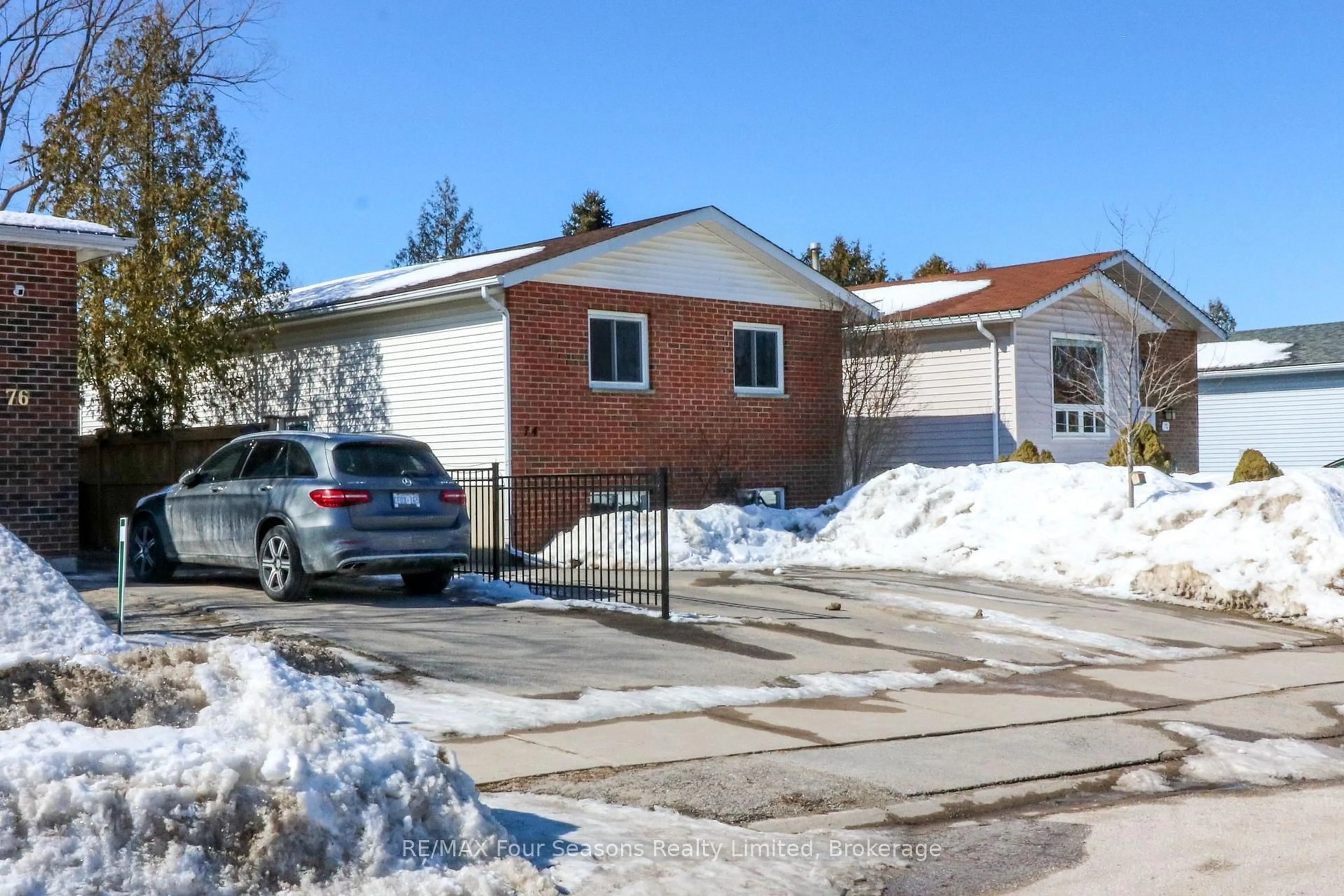 Unknown for 74 Telfer Rd, Collingwood Ontario L9Y 4S2
