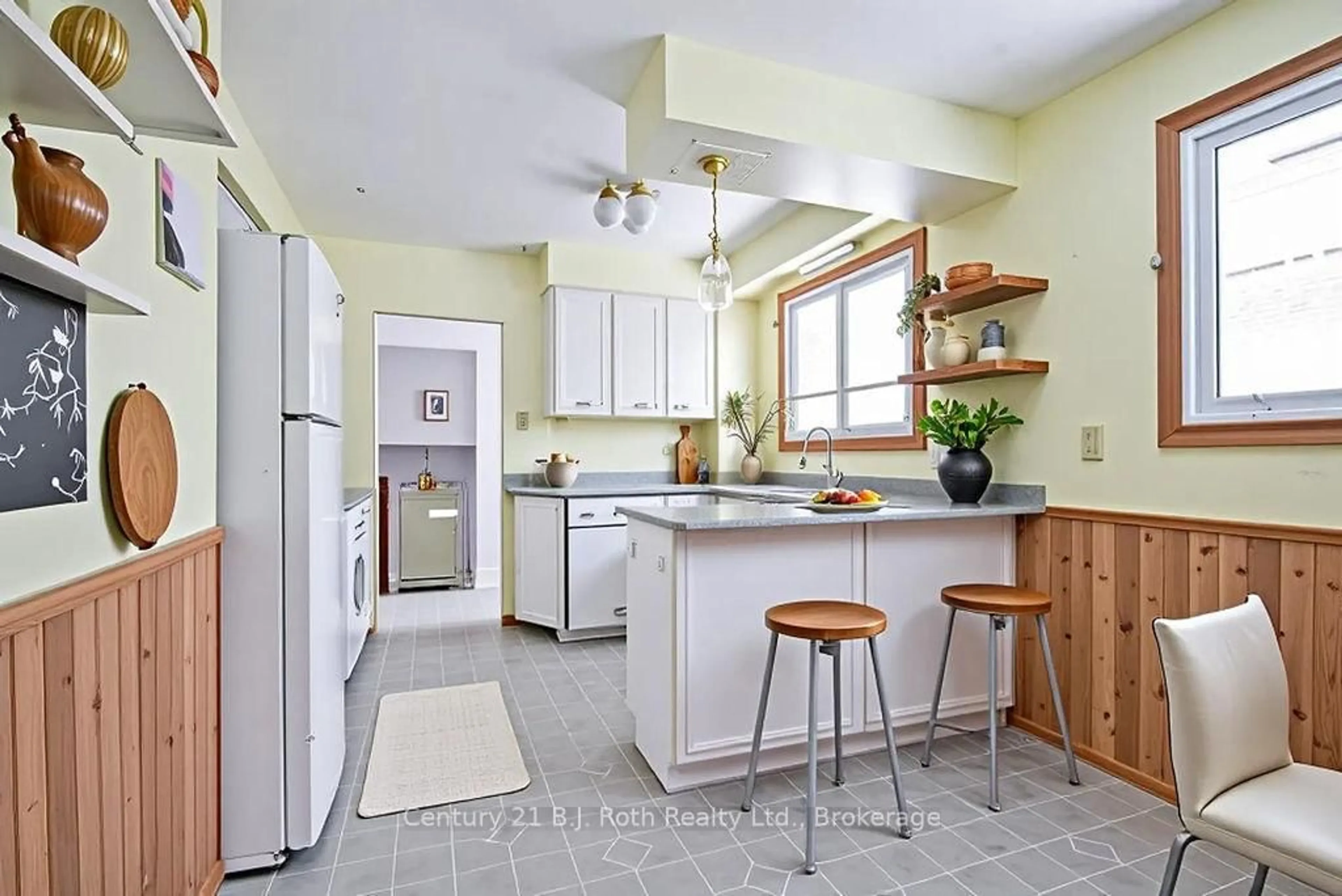 Unknown for 240 Macartney St, Midland Ontario L4R 2J8