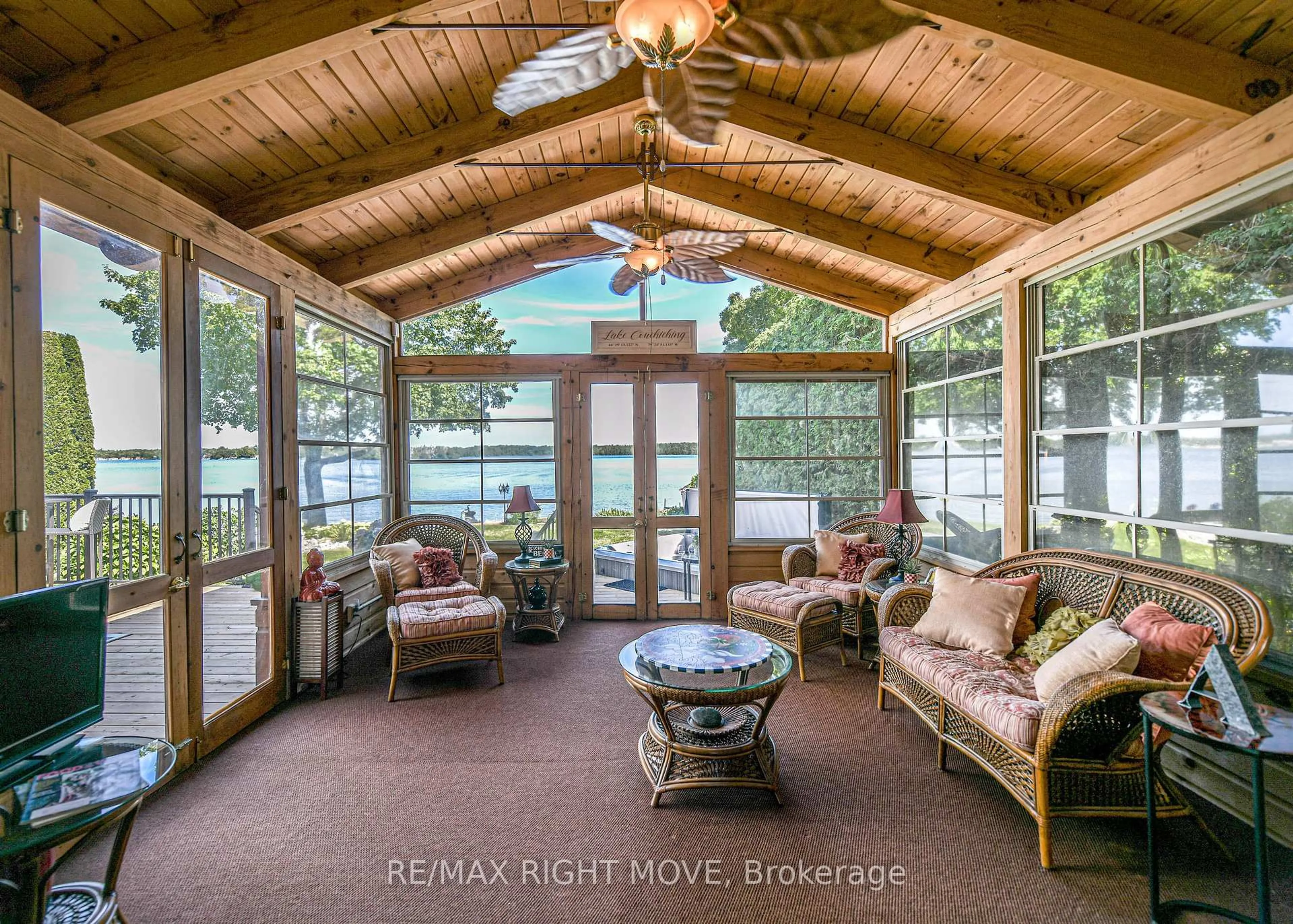 Indoor foyer for 759 Broadview Ave, Orillia Ontario L3V 6P1